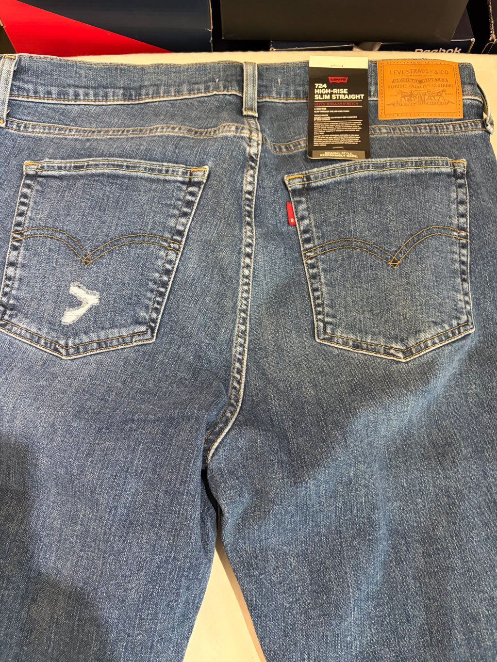Jean Levi's® 724 High-Rise Slim Straight Femme Bleu Denim – Taille 32 – Neuf avec Étiquette