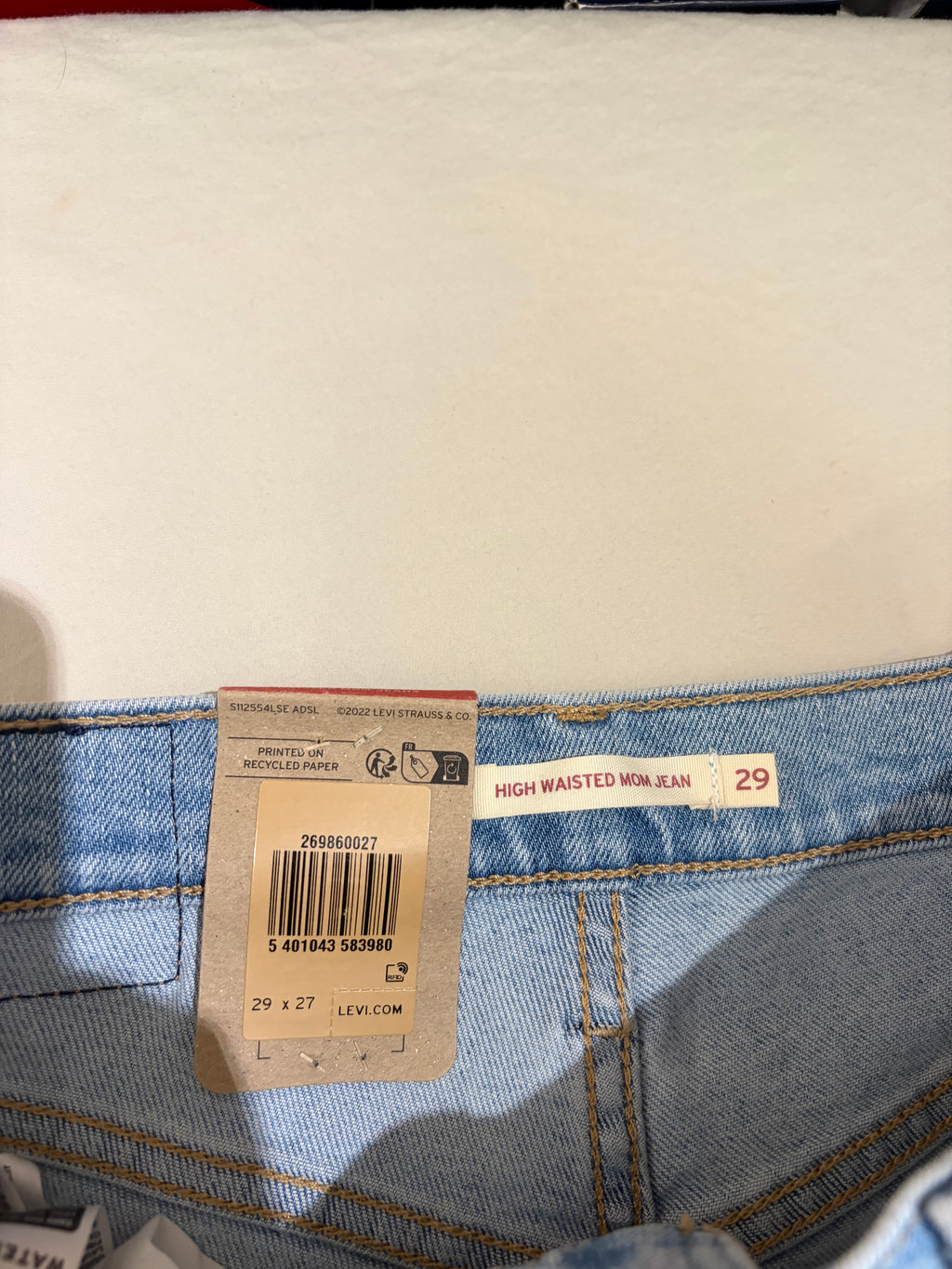 Jean Levi's® High-Waisted Mom Jeans Femme Bleu Denim Clair – Taille W29 L27 – Neuf avec Étiquette