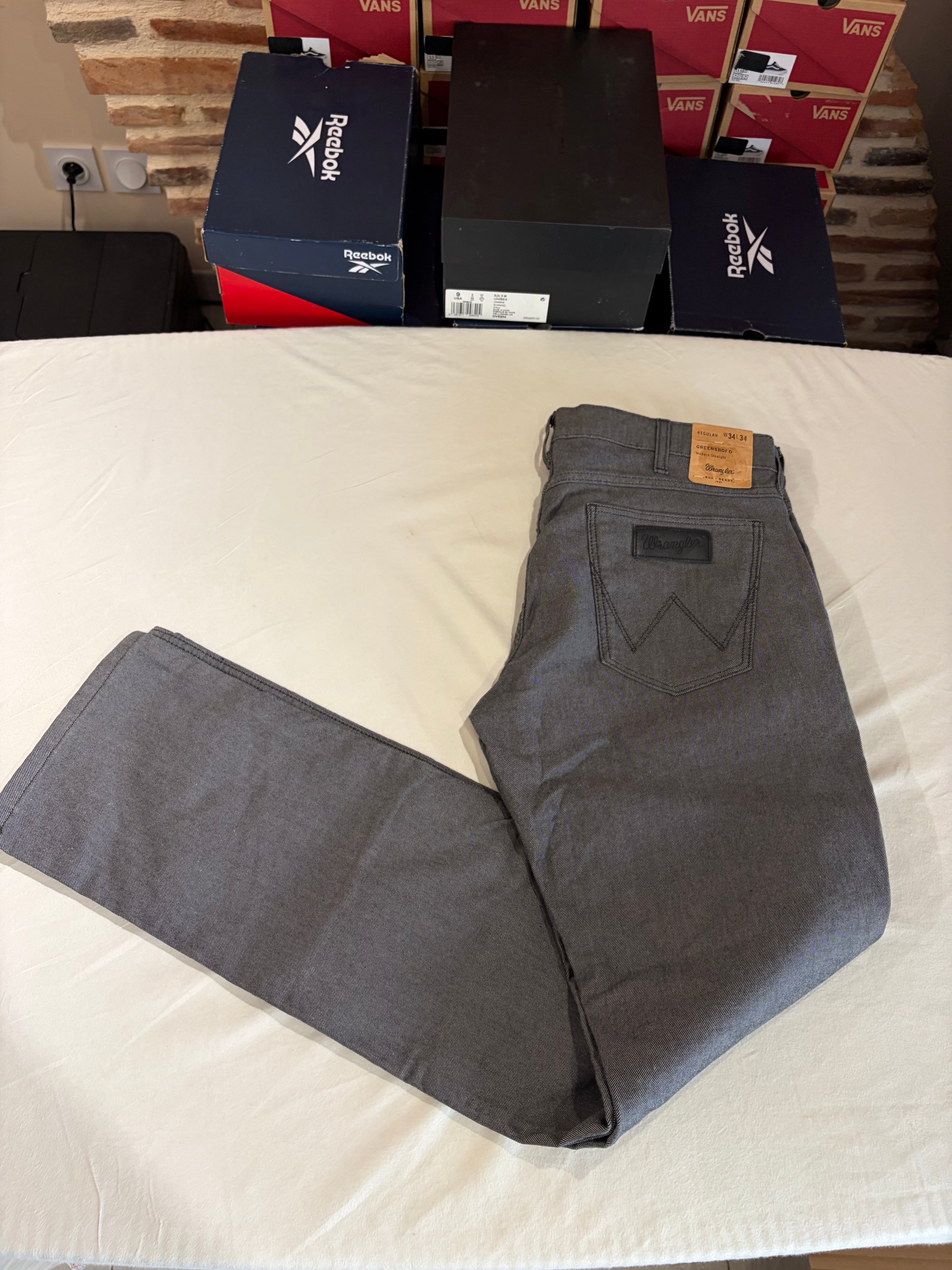Jean Wrangler Greensboro Modern Straight Homme Gris W34 L34 Neuf