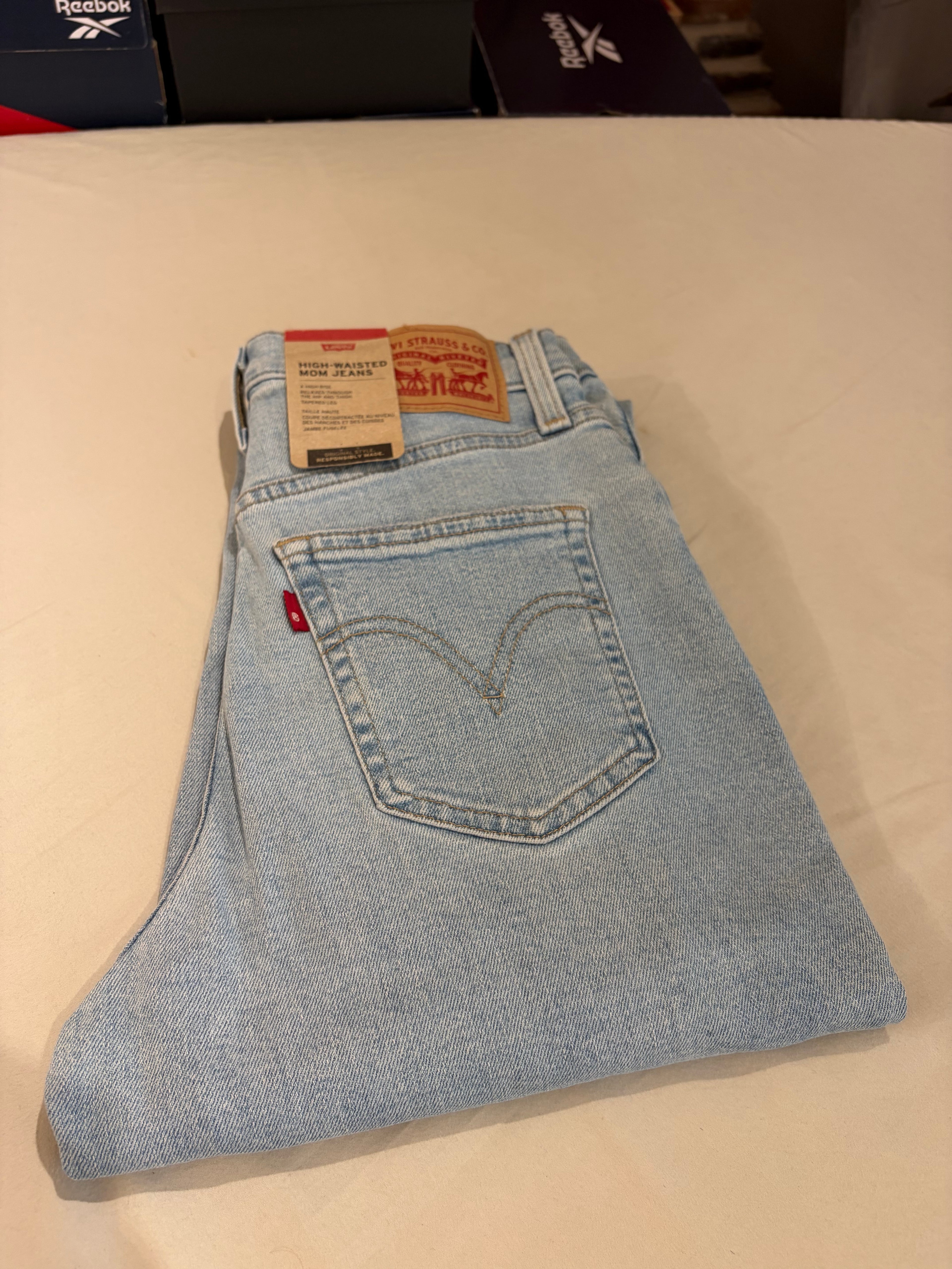 Jean Levi's® High Waisted Mom Femme Bleu Clair – Taille W26 – Neuf avec Étiquette