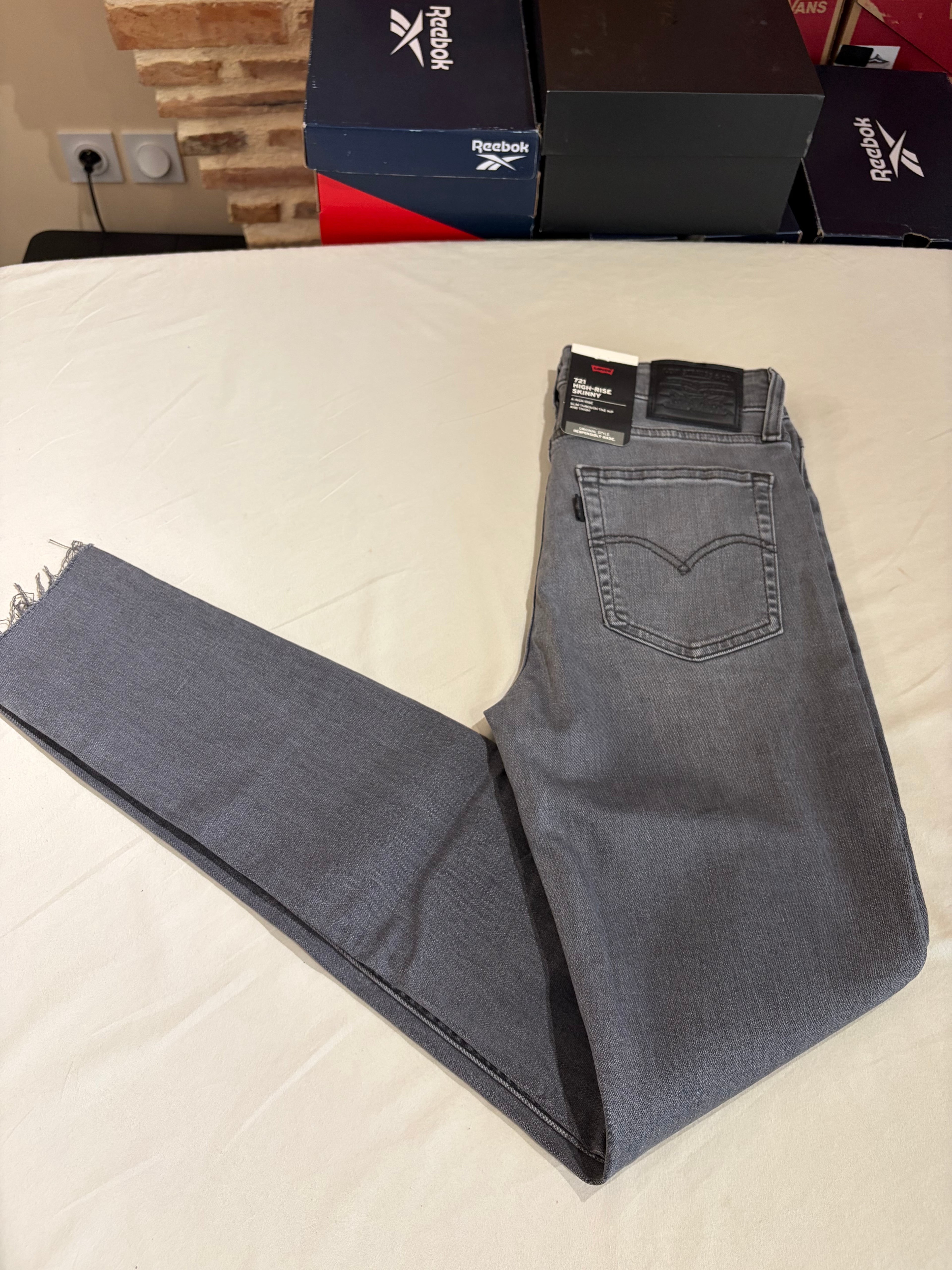 Jean Levi's® 721 High Rise Skinny Femme Gris Délavé – Taille W27 L30 – Neuf avec Étiquette