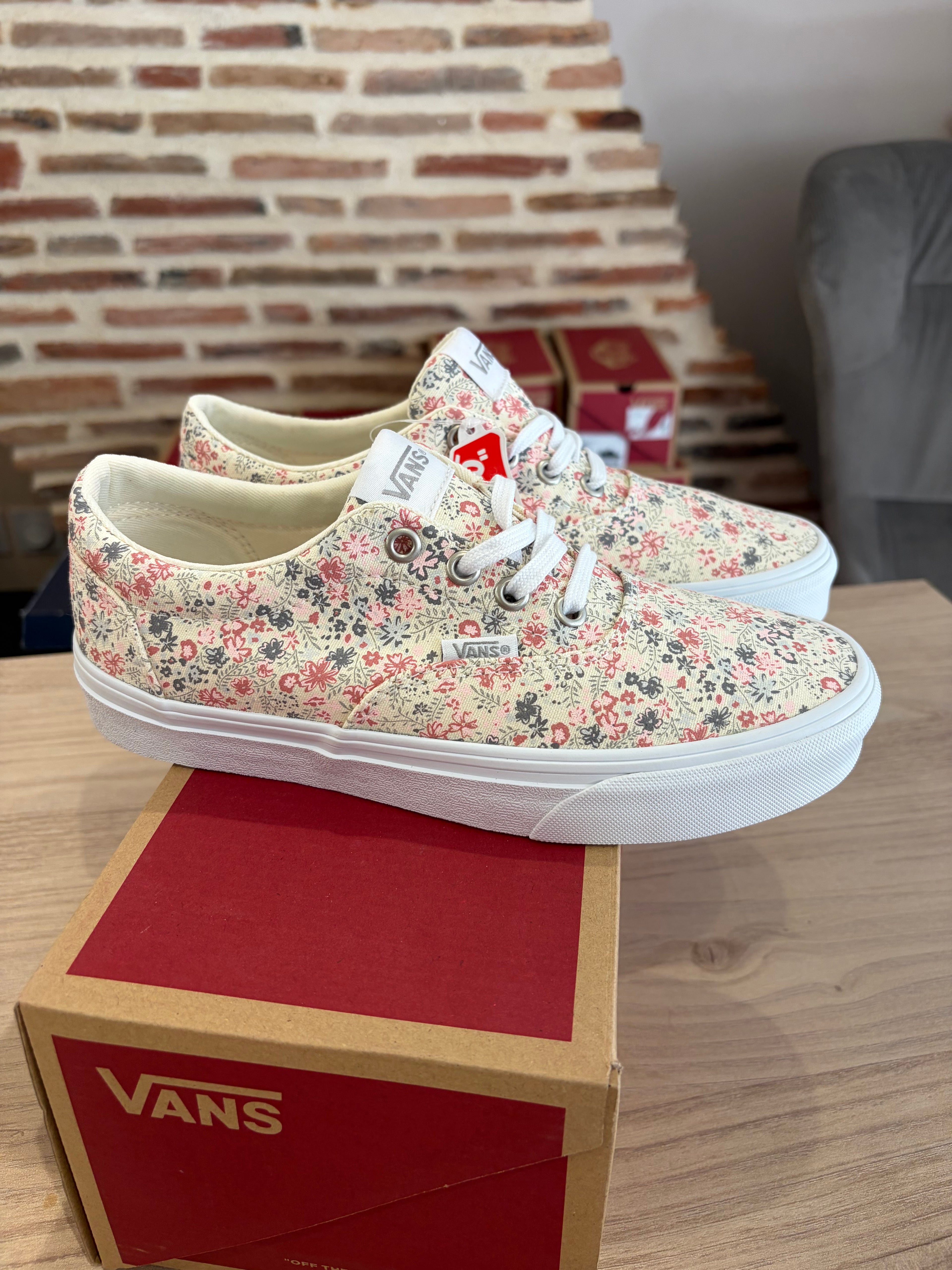 Vans Doheny Ditsy Floral Femme – Pointure 36,5 – Neuves avec boîte