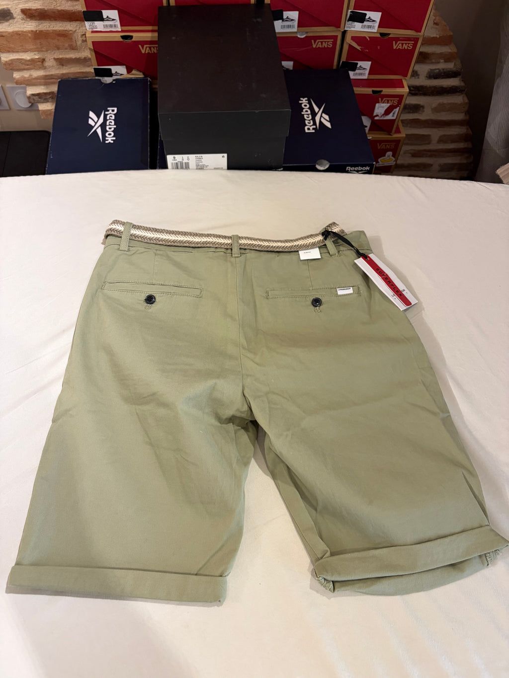 Short chino Lindbergh White Superflex vert sauge avec ceinture tressée – Taille L – Neuf