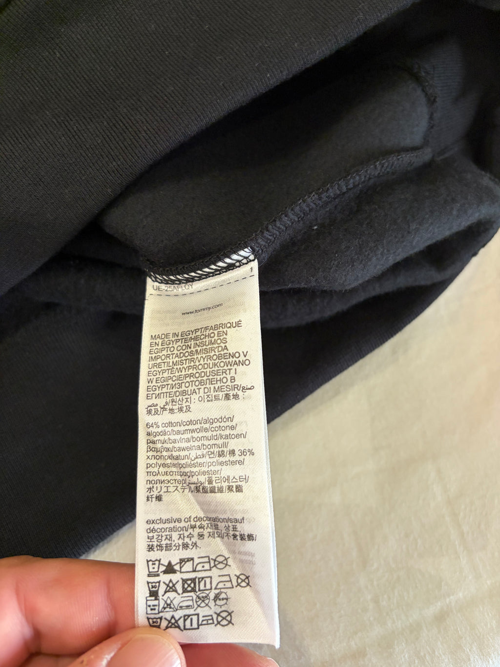 Sweat à capuche Tommy Hilfiger Logo Noir Homme – Taille M – Neuf avec étiquette