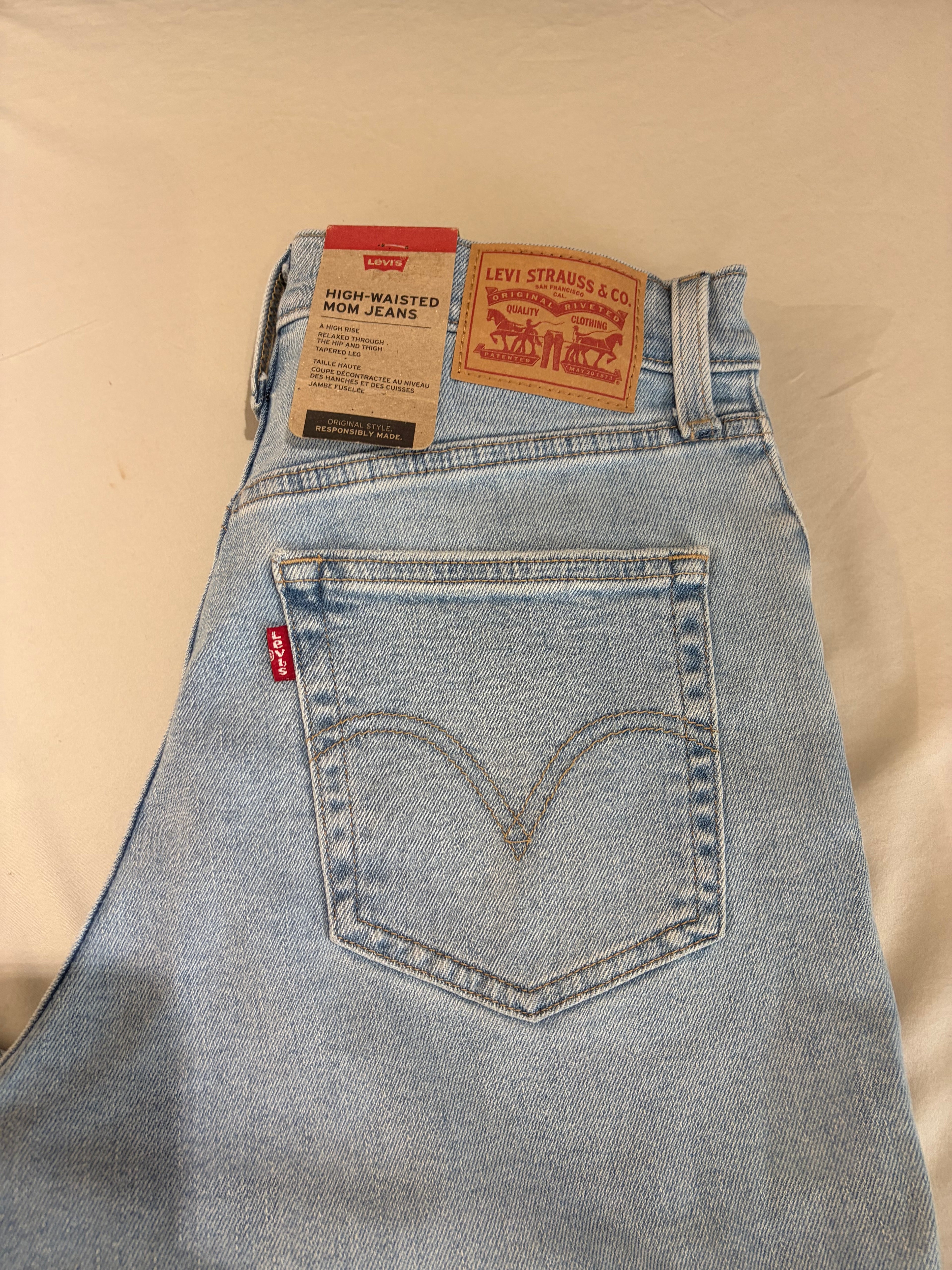 Jean Levi's® High-Waisted Mom Jeans Femme Bleu Denim Clair – Taille W29 L27 – Neuf avec Étiquette