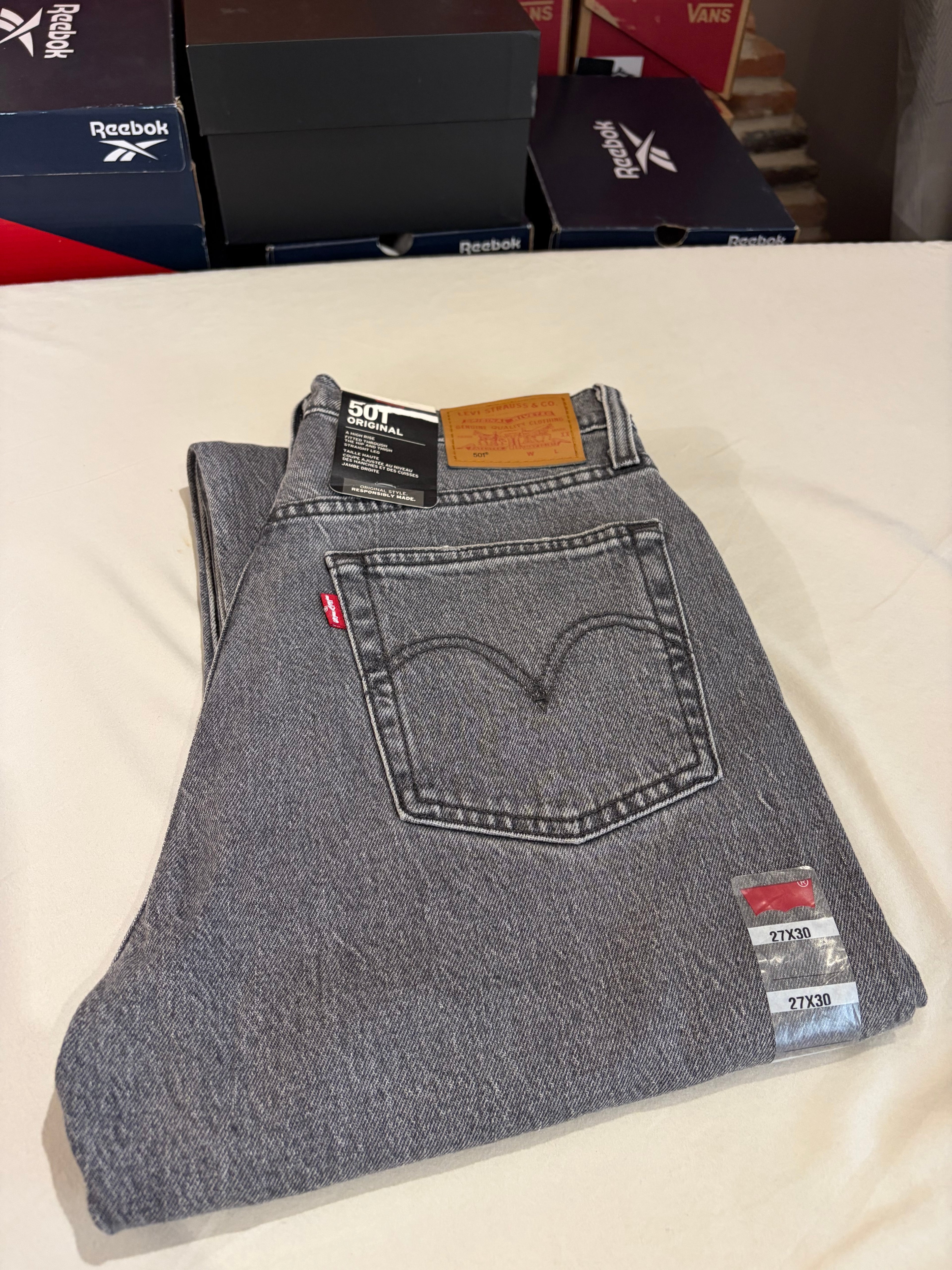 Jean Levi's® 501® Original Femme Gris Délavé – Taille W27 L30 – Neuf avec Étiquette