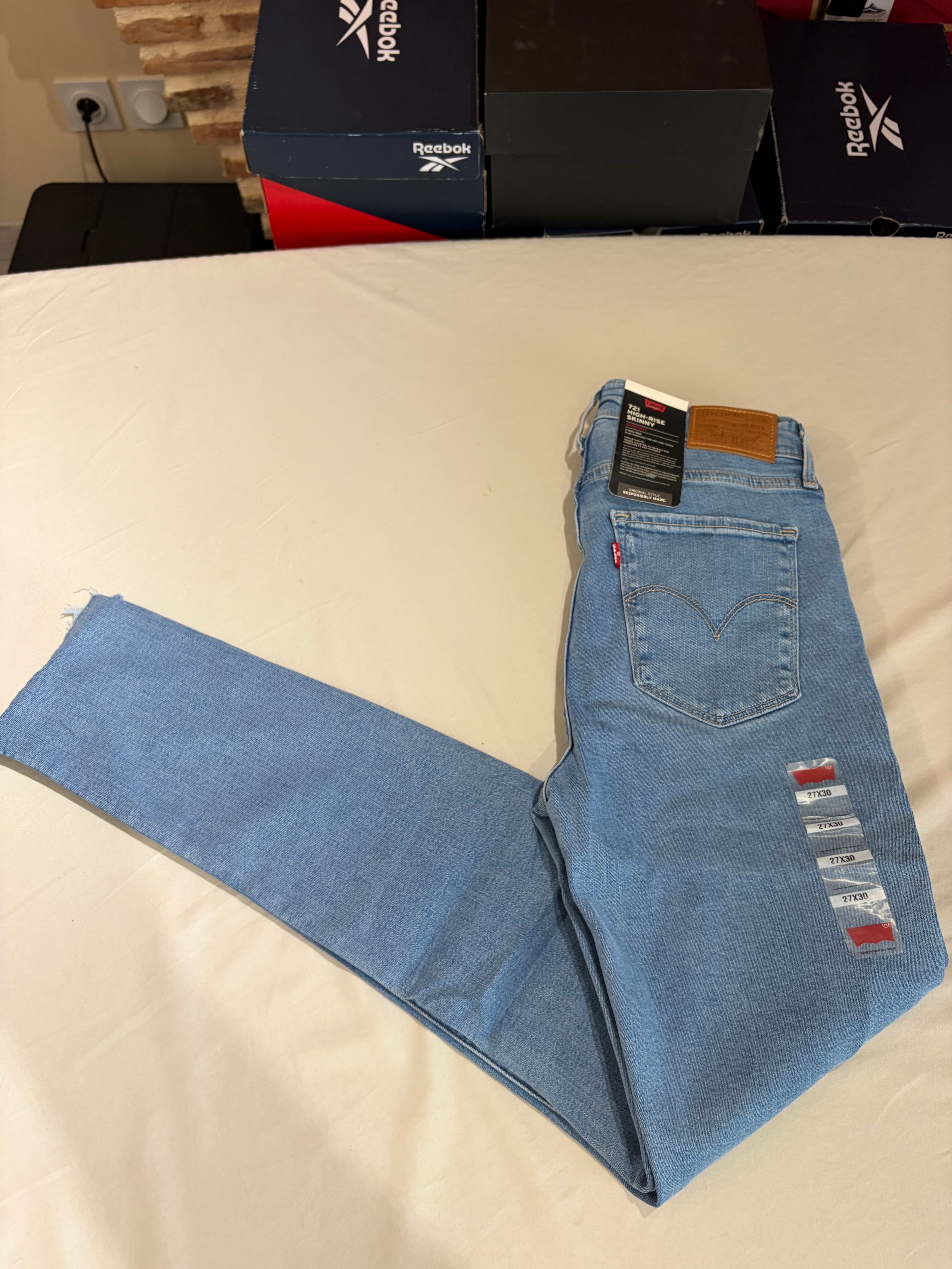 Jean Levi's® 721 High-Rise Skinny Femme Bleu Denim Clair – Taille W27 L30 – Neuf avec Étiquette
