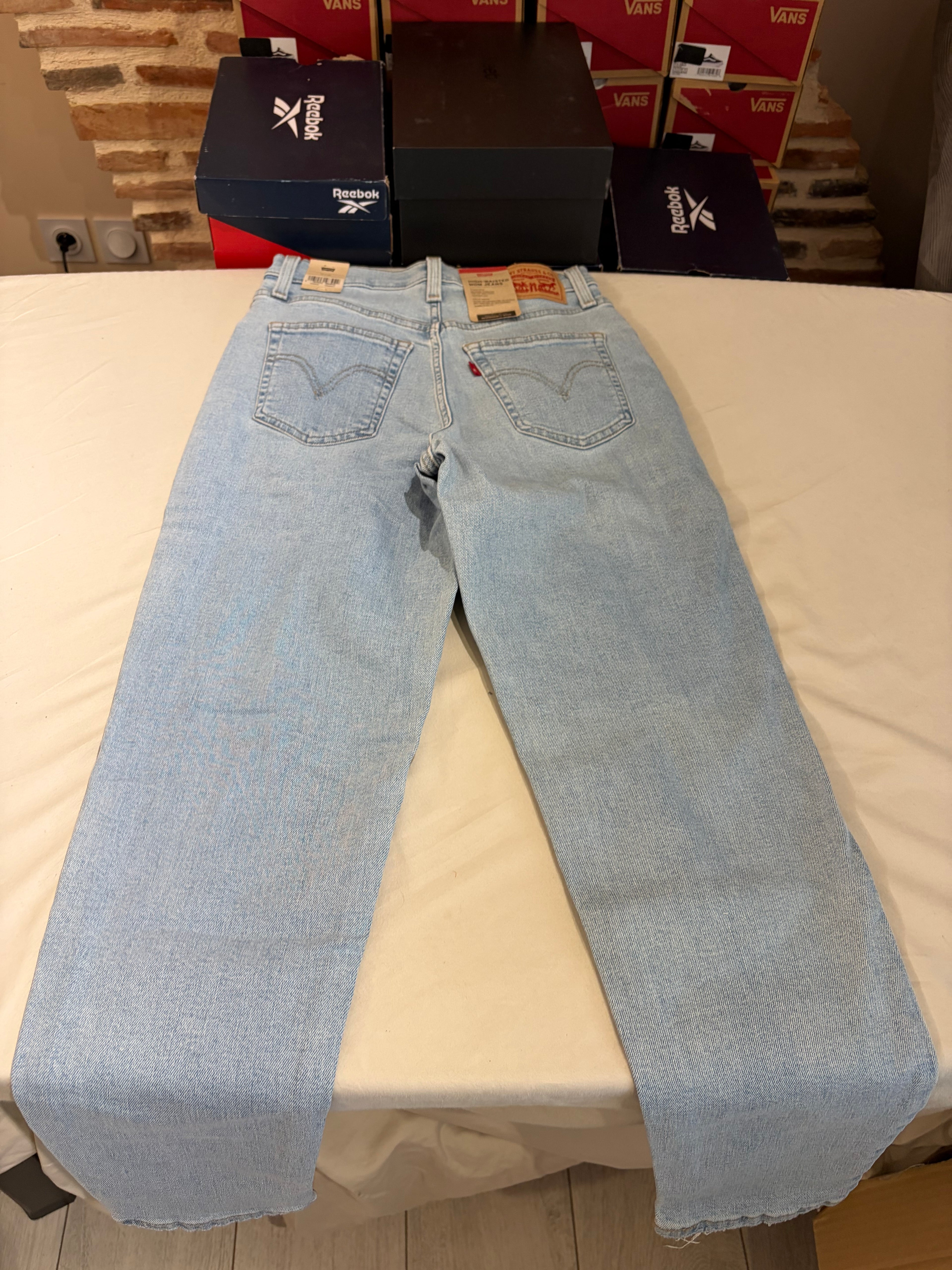 Jean Levi's® High Waisted Mom Femme Bleu Clair – Taille W26 – Neuf avec Étiquette