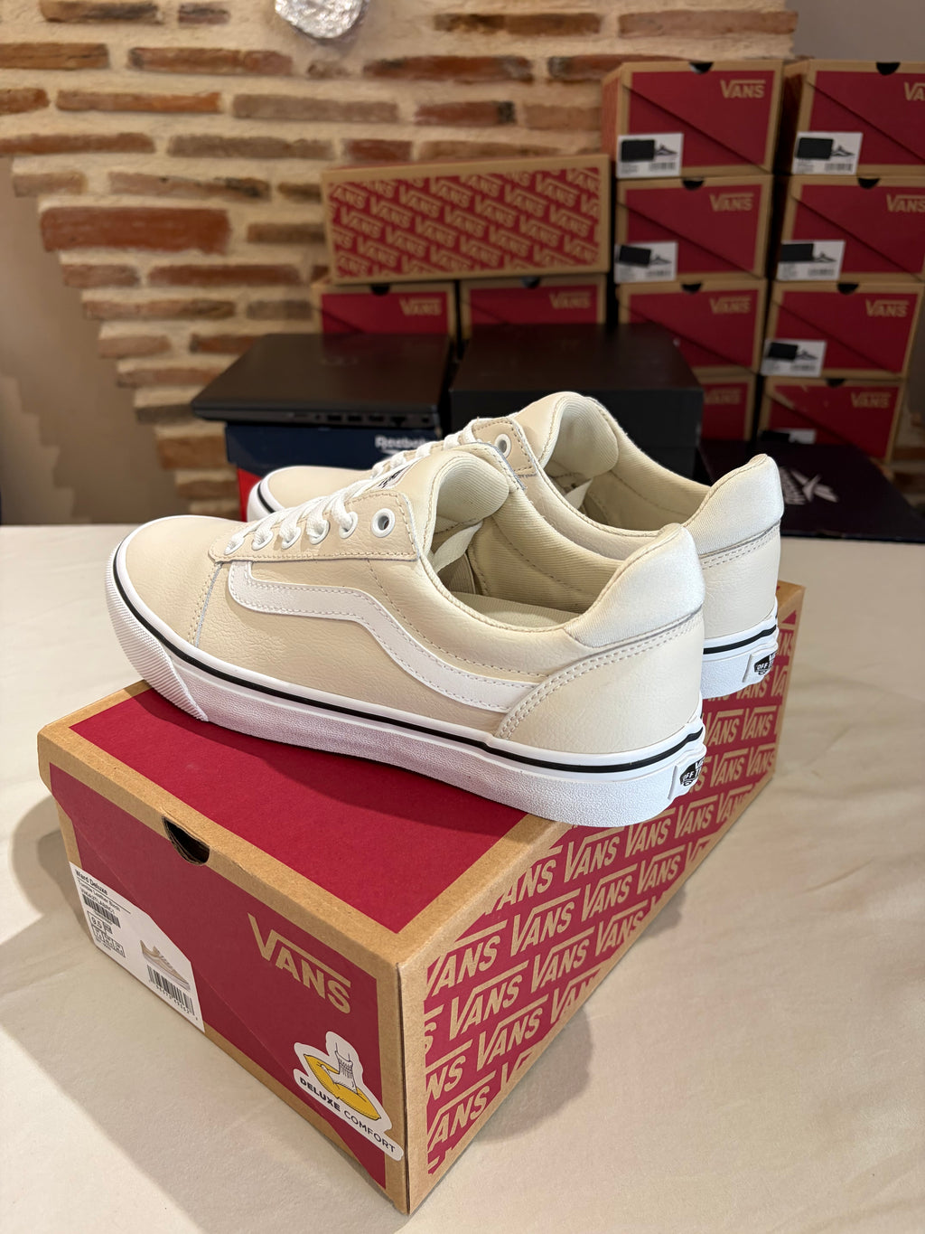 Vans Ward Deluxe Tumble Leather Birch – Homme – Taille 40,5 – Neuves avec boîte