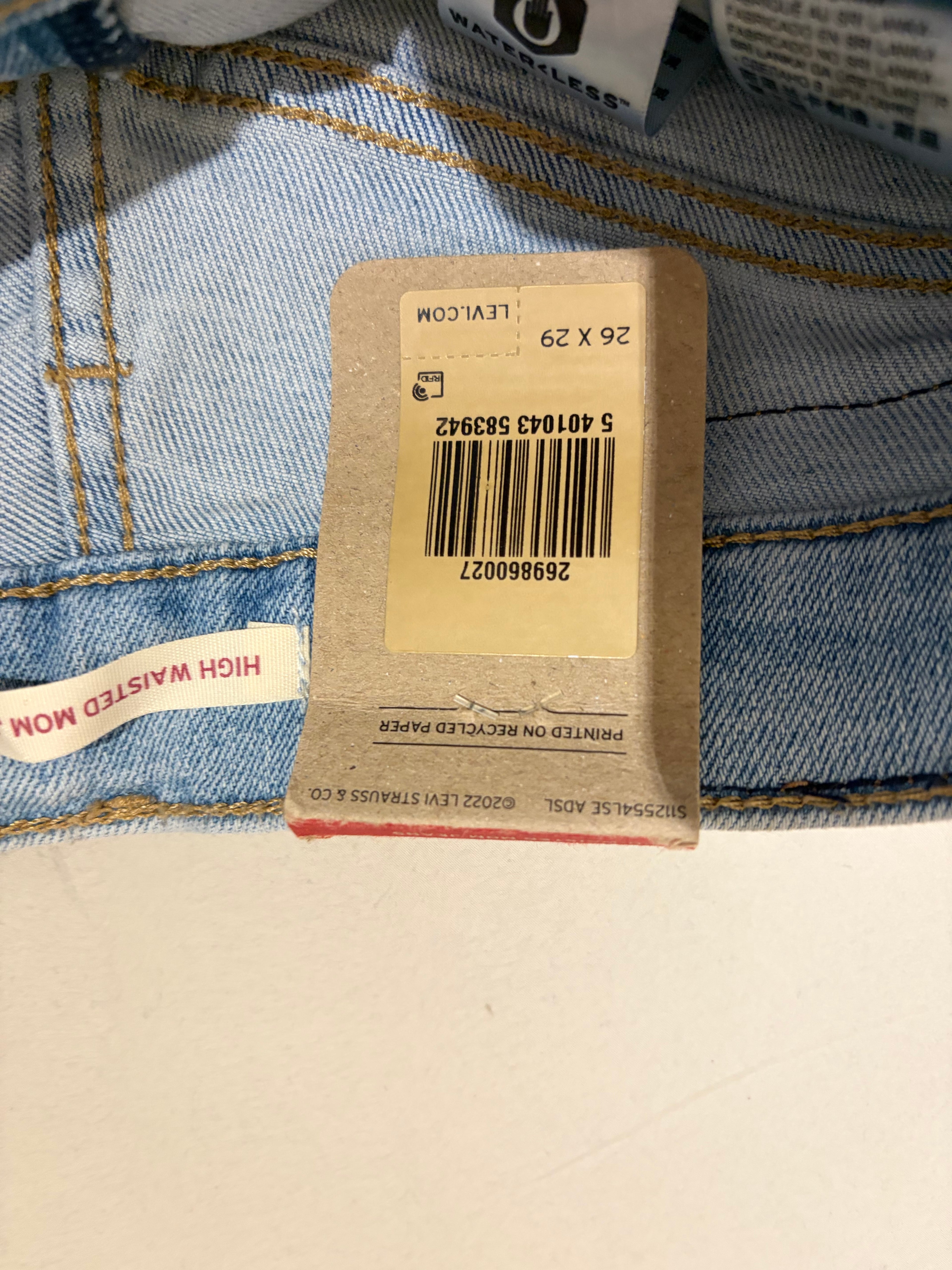Jean Levi's® High Waisted Mom Femme Bleu Clair – Taille W26 – Neuf avec Étiquette