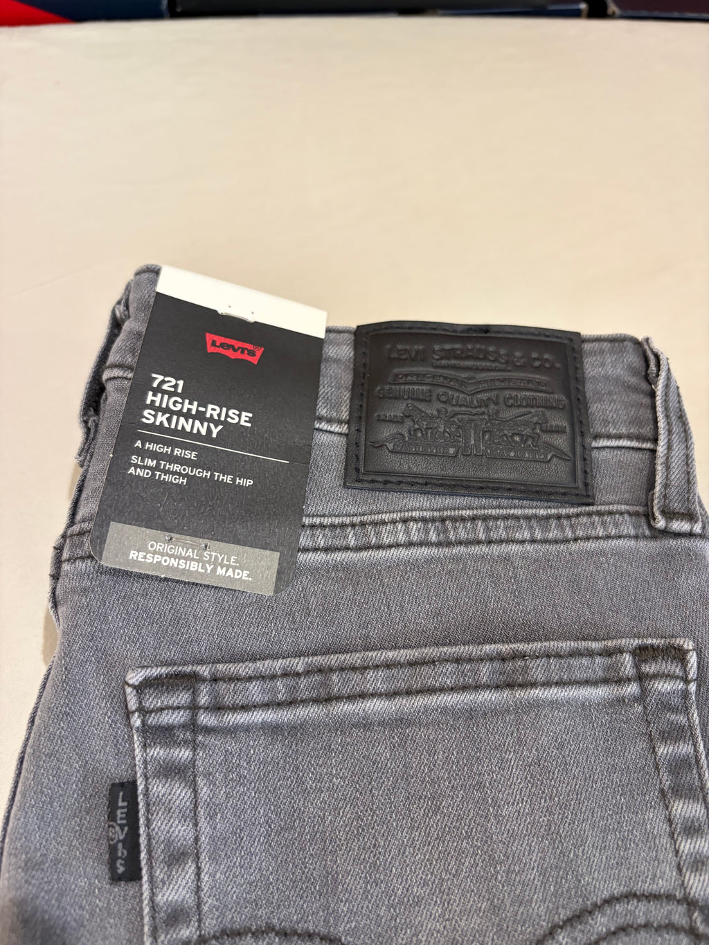 Jean Levi's® 721 High Rise Skinny Femme Gris Délavé – Taille W27 L30 – Neuf avec Étiquette