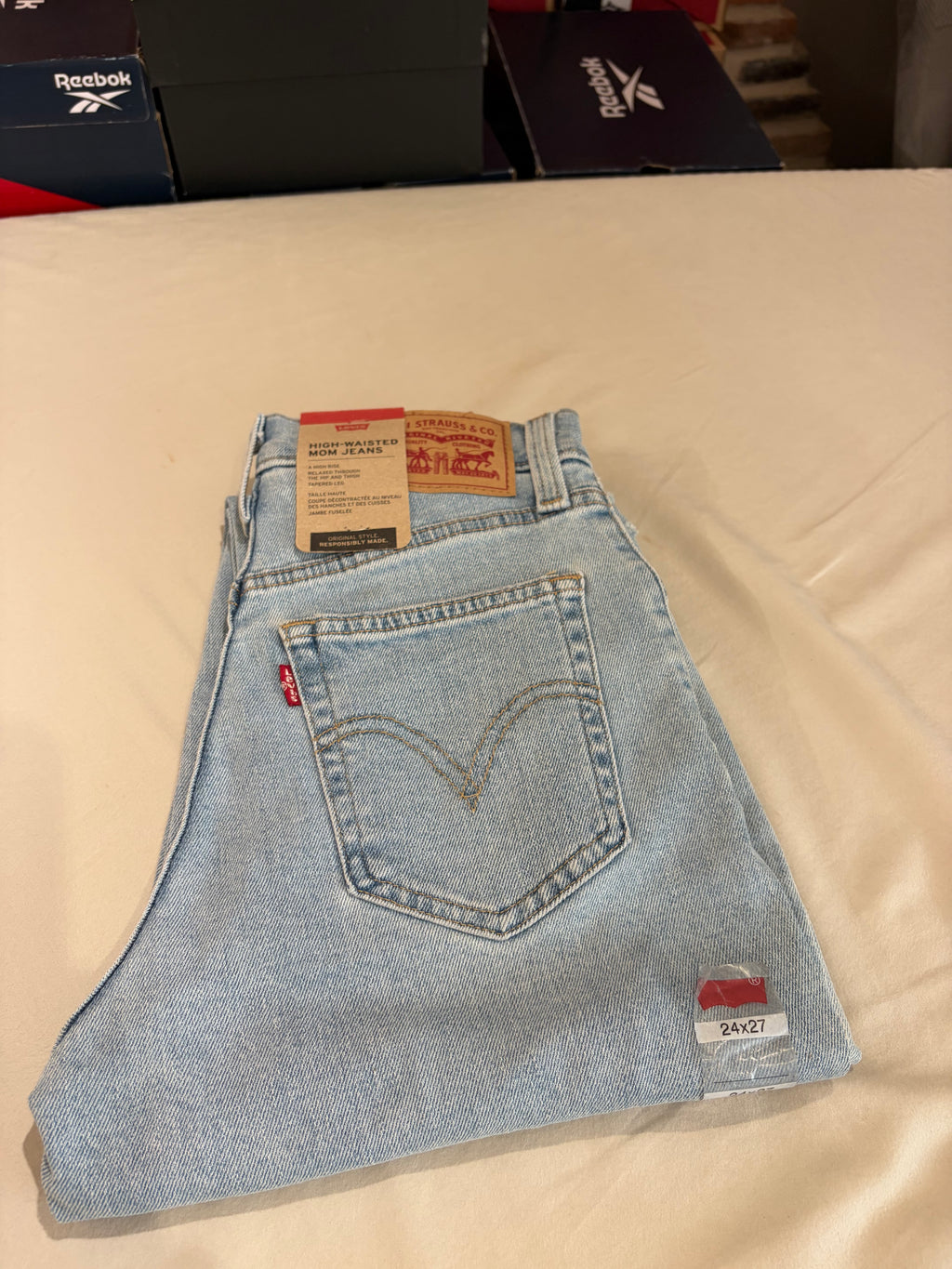 Levi's High-Waisted Mom Jeans Femme Bleu Clair 24x27 | Jean Taille Haute Neuf
