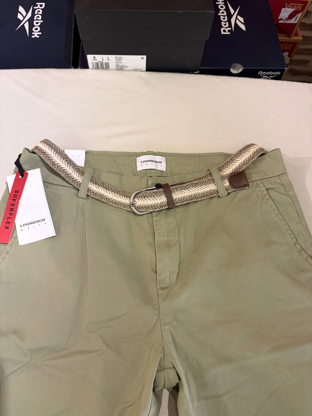 Short chino Lindbergh White Superflex vert sauge avec ceinture tressée – Taille L – Neuf