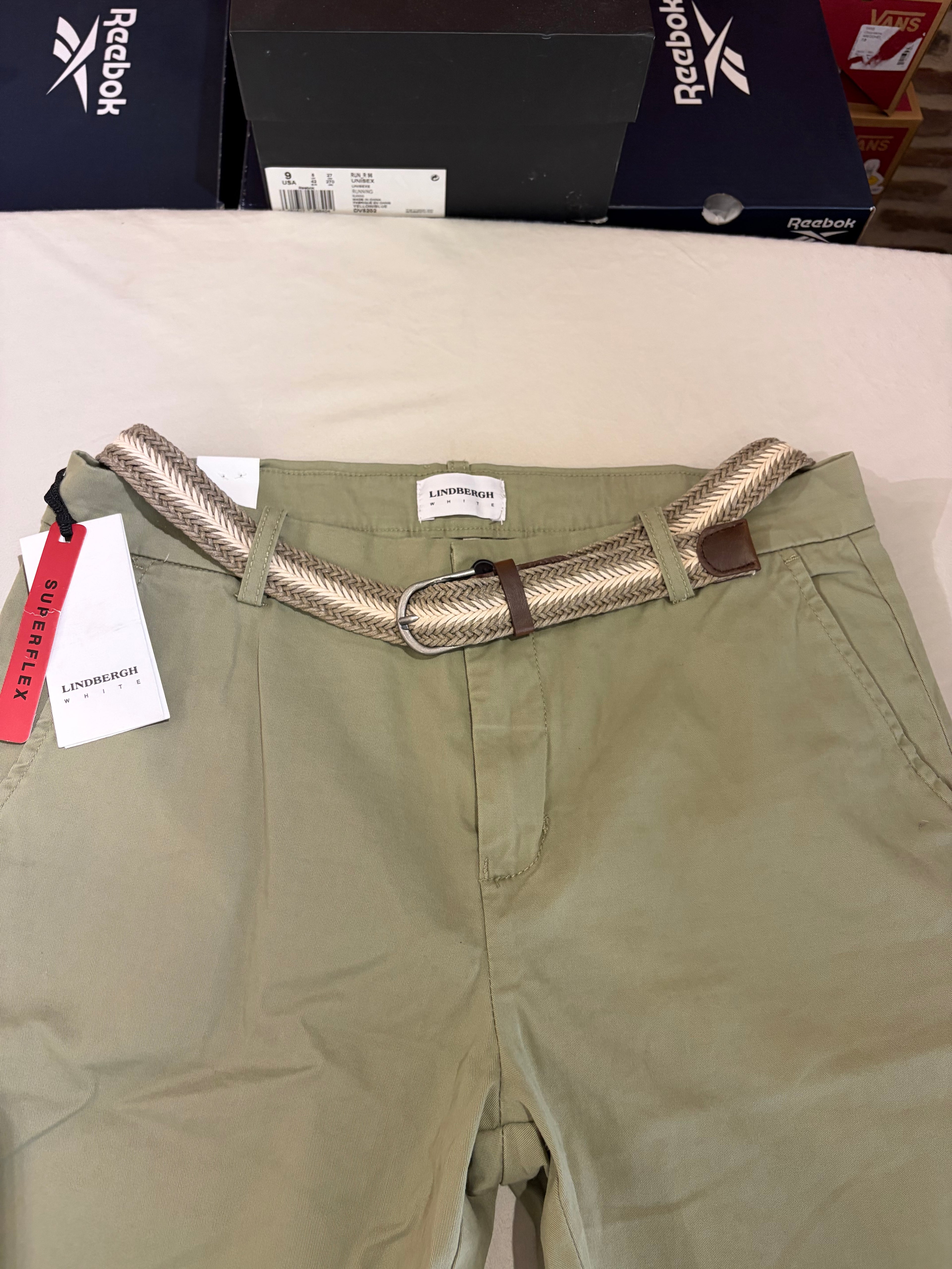 Short chino Lindbergh White Superflex vert sauge avec ceinture tressée – Taille L – Neuf