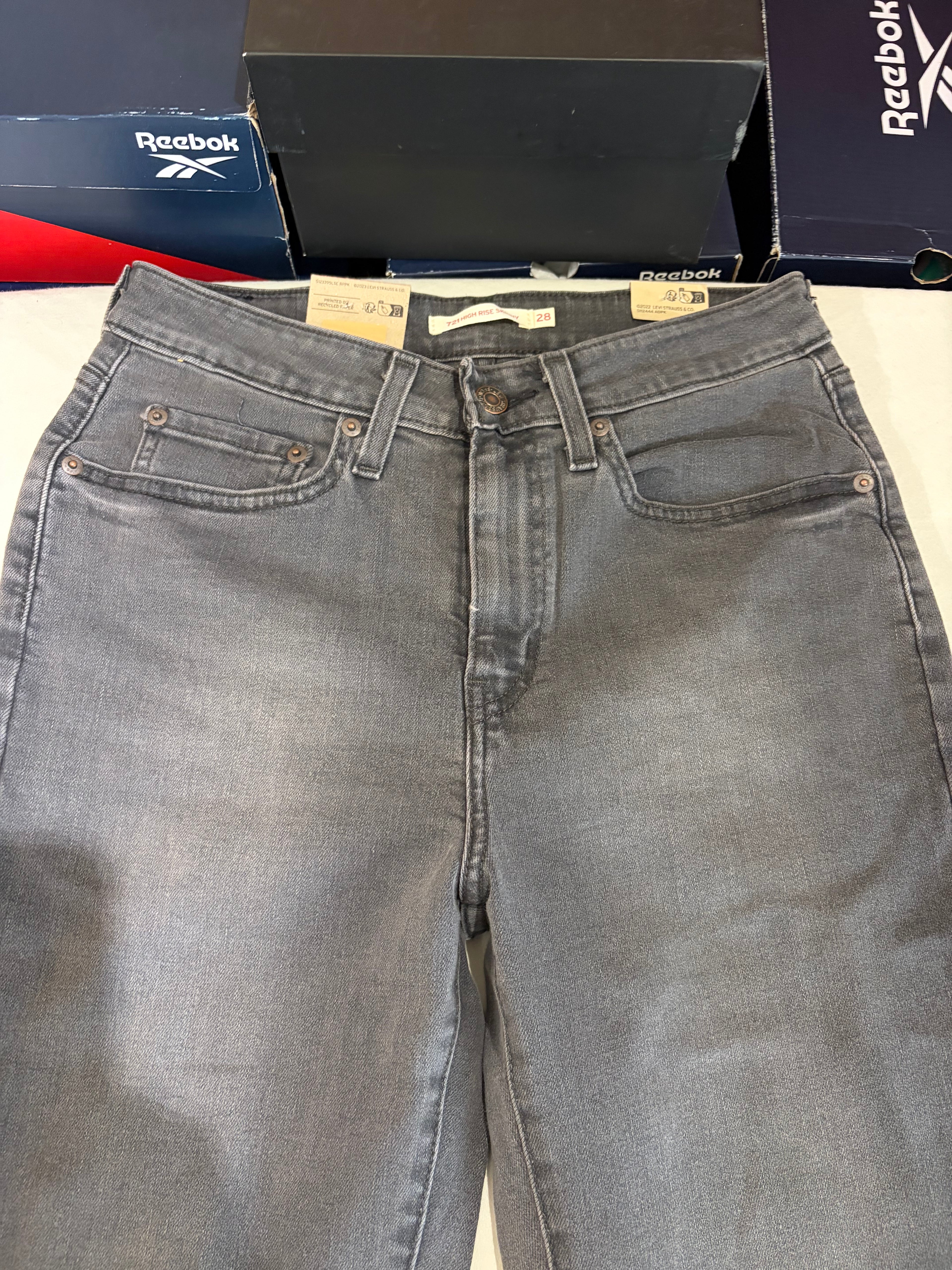 Jean Levi's® 721 High Rise Skinny Femme Gris Délavé – Taille W28 L34 – Neuf avec Étiquette