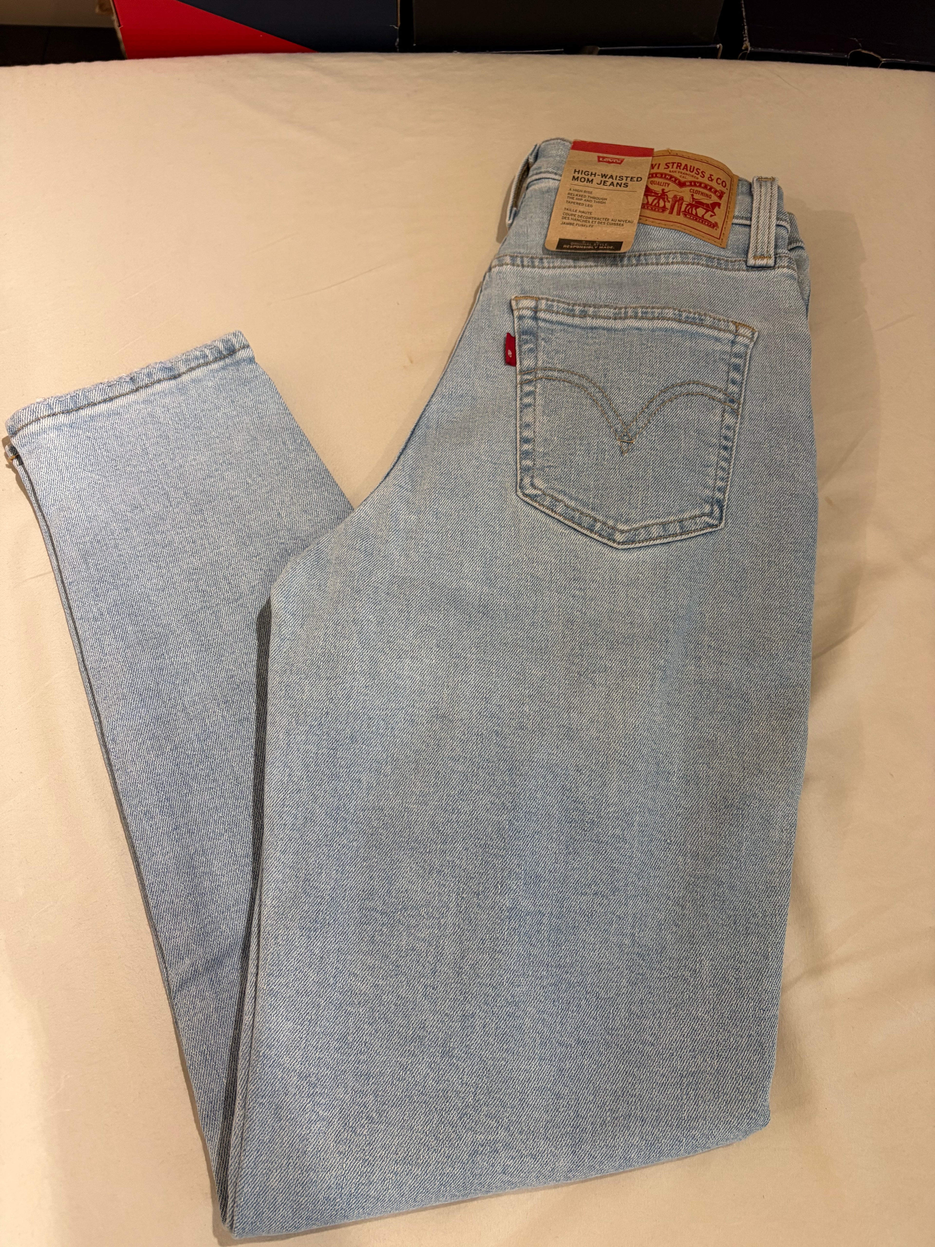 Jean Levi's® High Waisted Mom Femme Bleu Clair – Taille W26 – Neuf avec Étiquette
