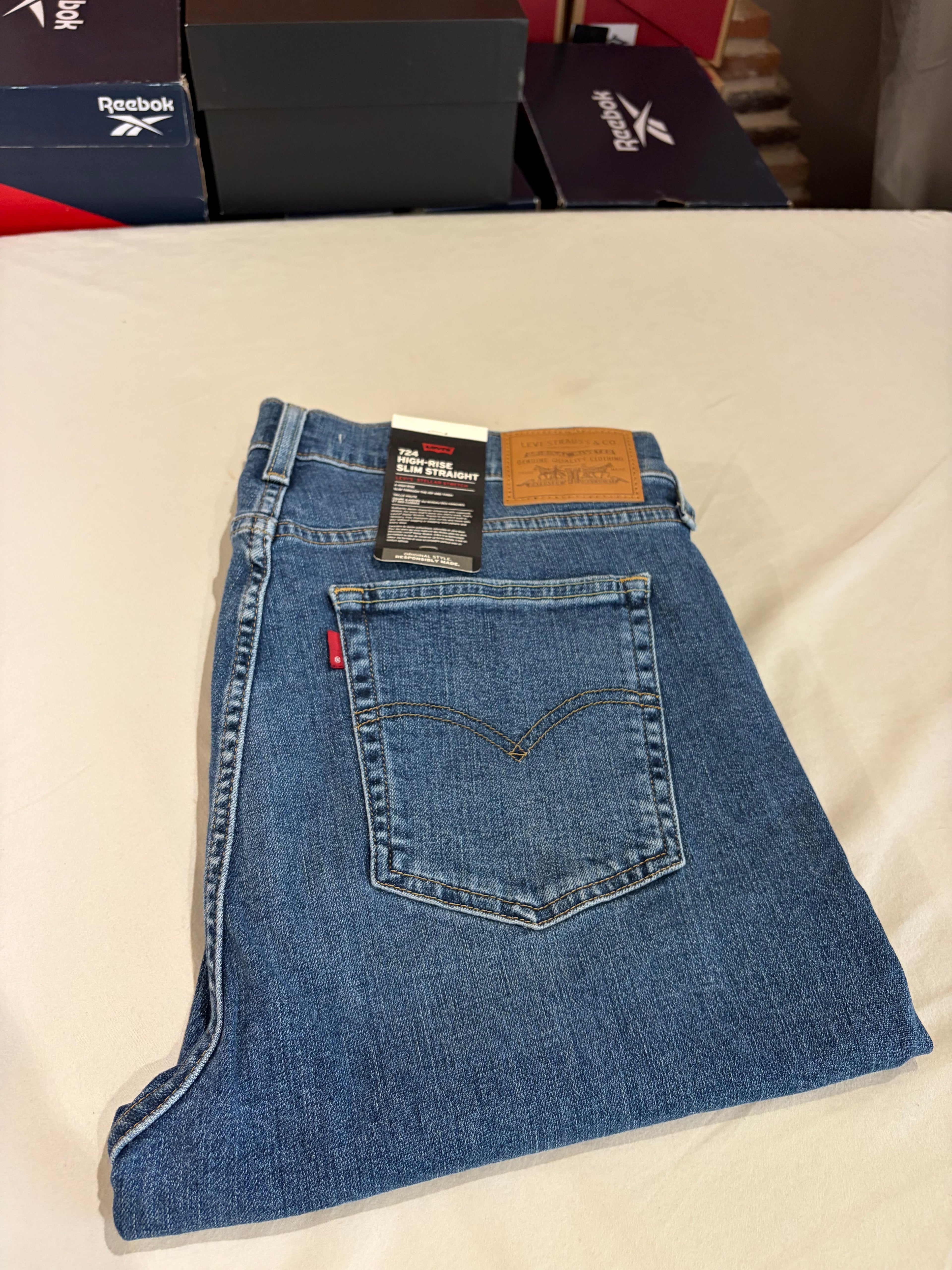 Jean Levi's® 724 High-Rise Slim Straight Femme Bleu Denim – Taille 32 – Neuf avec Étiquette