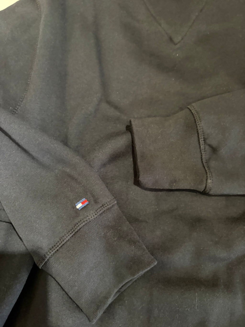 Sweat à capuche Tommy Hilfiger Logo Noir Homme – Taille M – Neuf avec étiquette