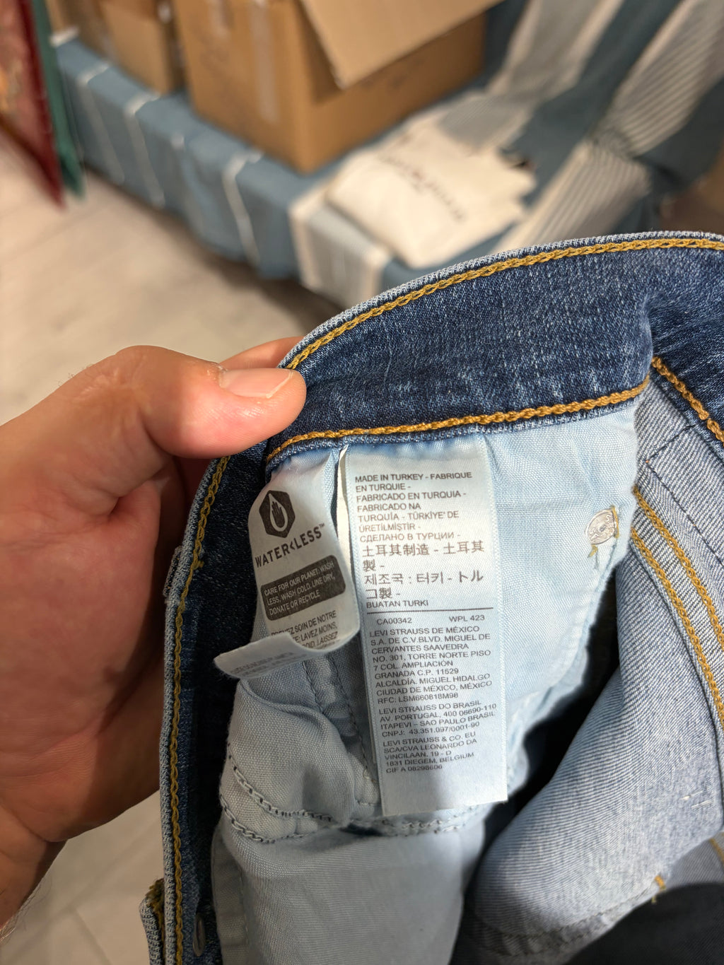 Jean Levi's® 724 High-Rise Slim Straight Femme Bleu Denim – Taille 32 – Neuf avec Étiquette
