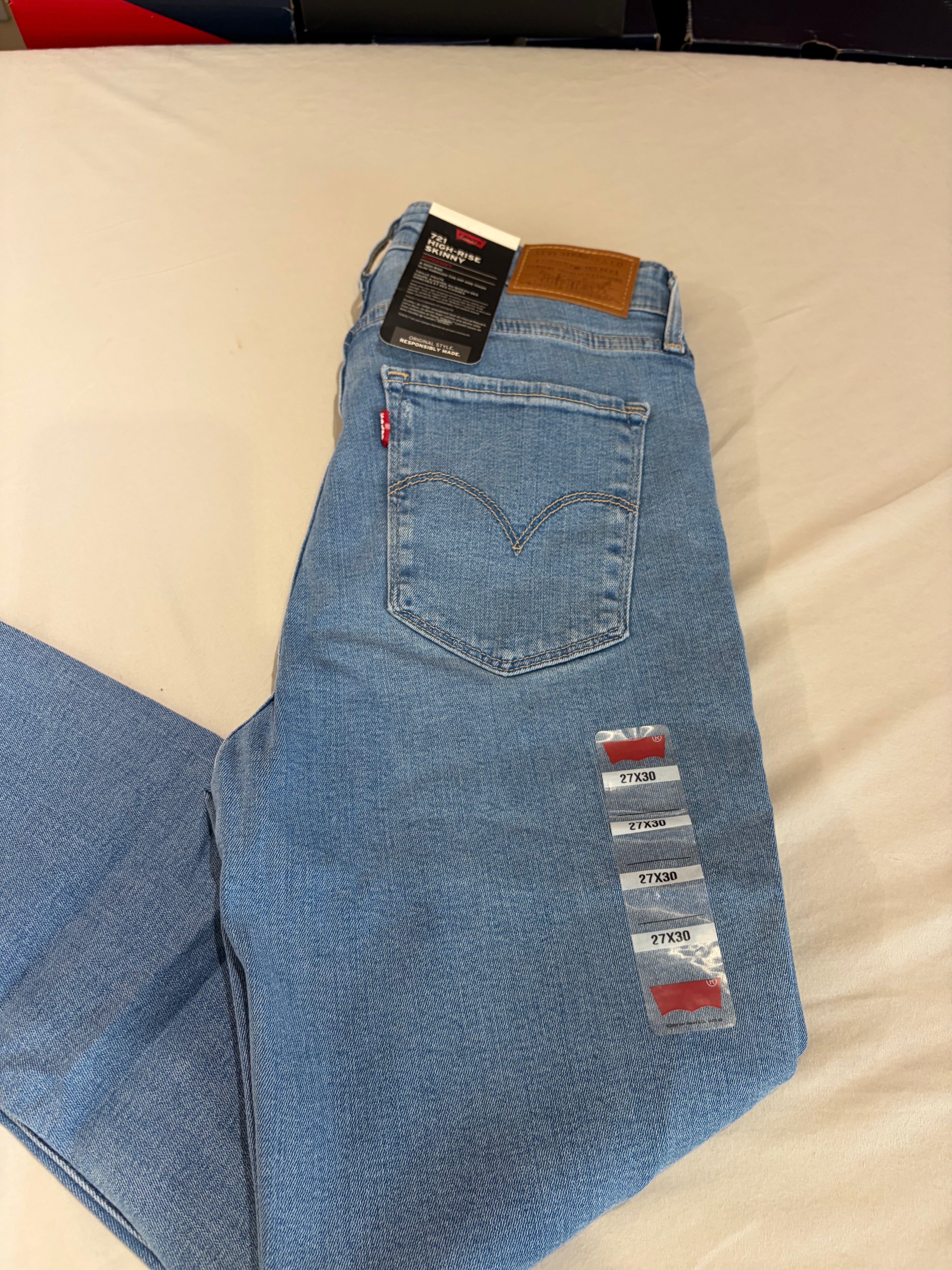 Jean Levi's® 721 High-Rise Skinny Femme Bleu Denim Clair – Taille W27 L30 – Neuf avec Étiquette