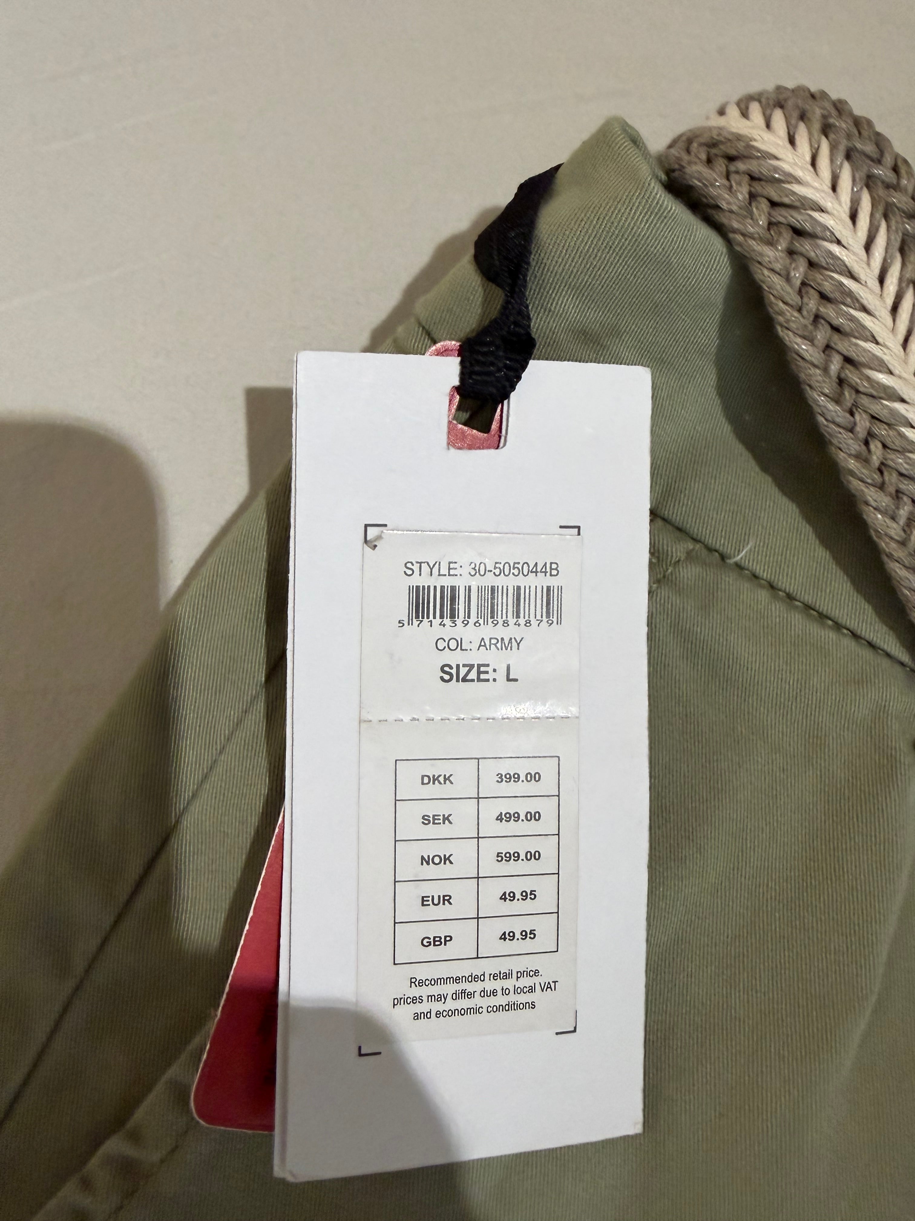 Short chino Lindbergh White Superflex vert sauge avec ceinture tressée – Taille L – Neuf