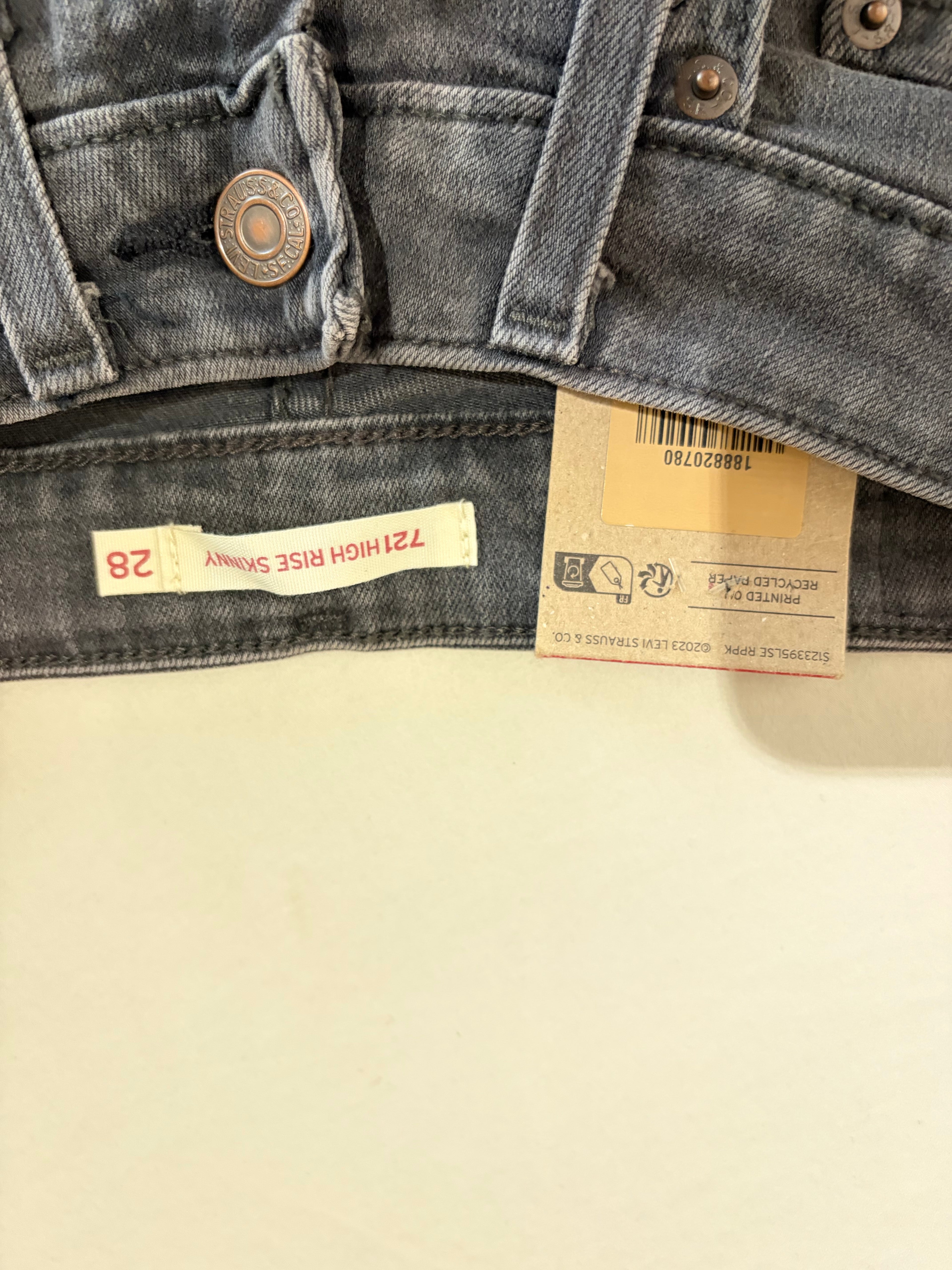 Jean Levi's® 721 High Rise Skinny Femme Gris Délavé – Taille W28 L34 – Neuf avec Étiquette