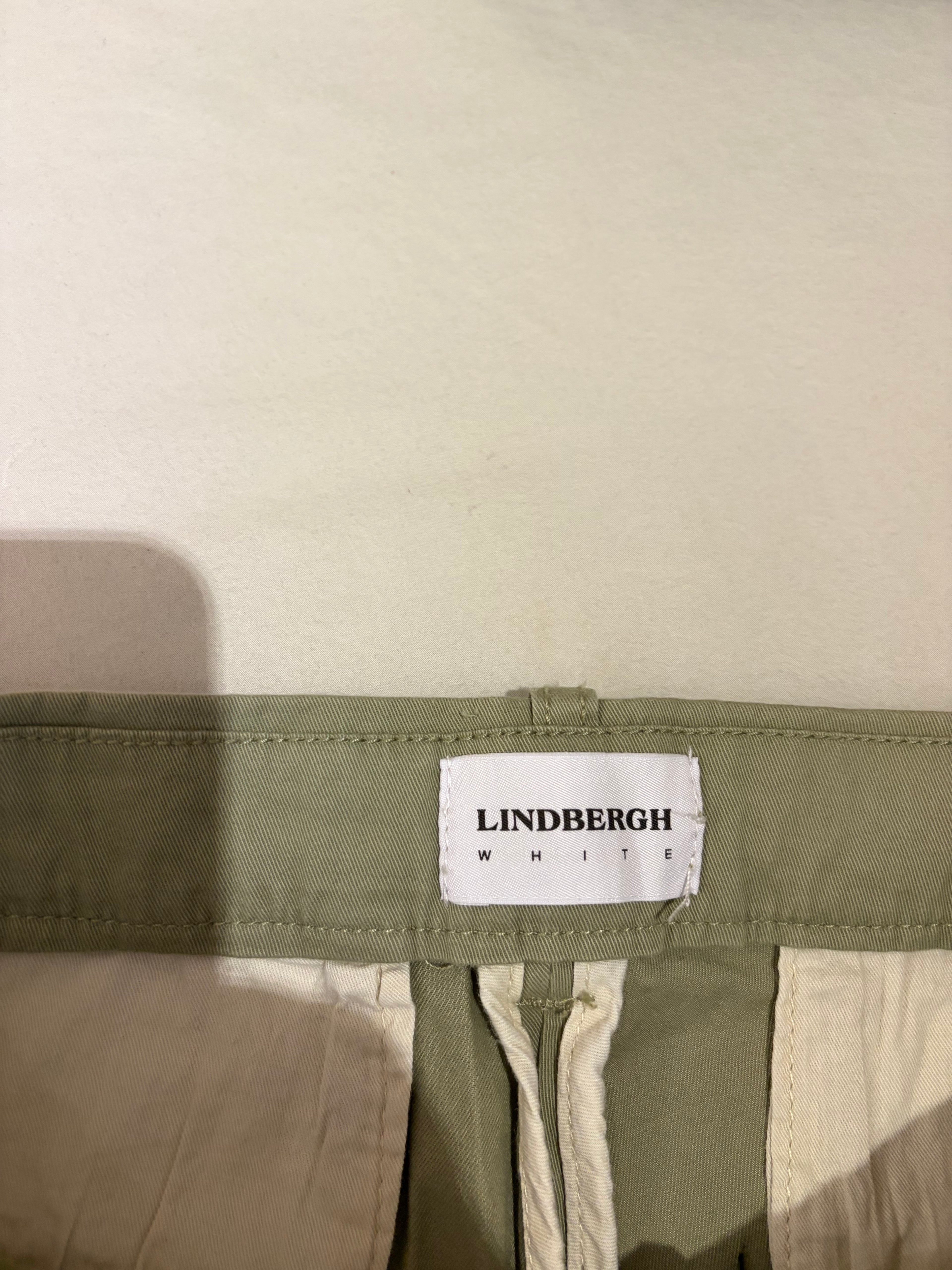 Short chino Lindbergh White Superflex vert sauge avec ceinture tressée – Taille L – Neuf