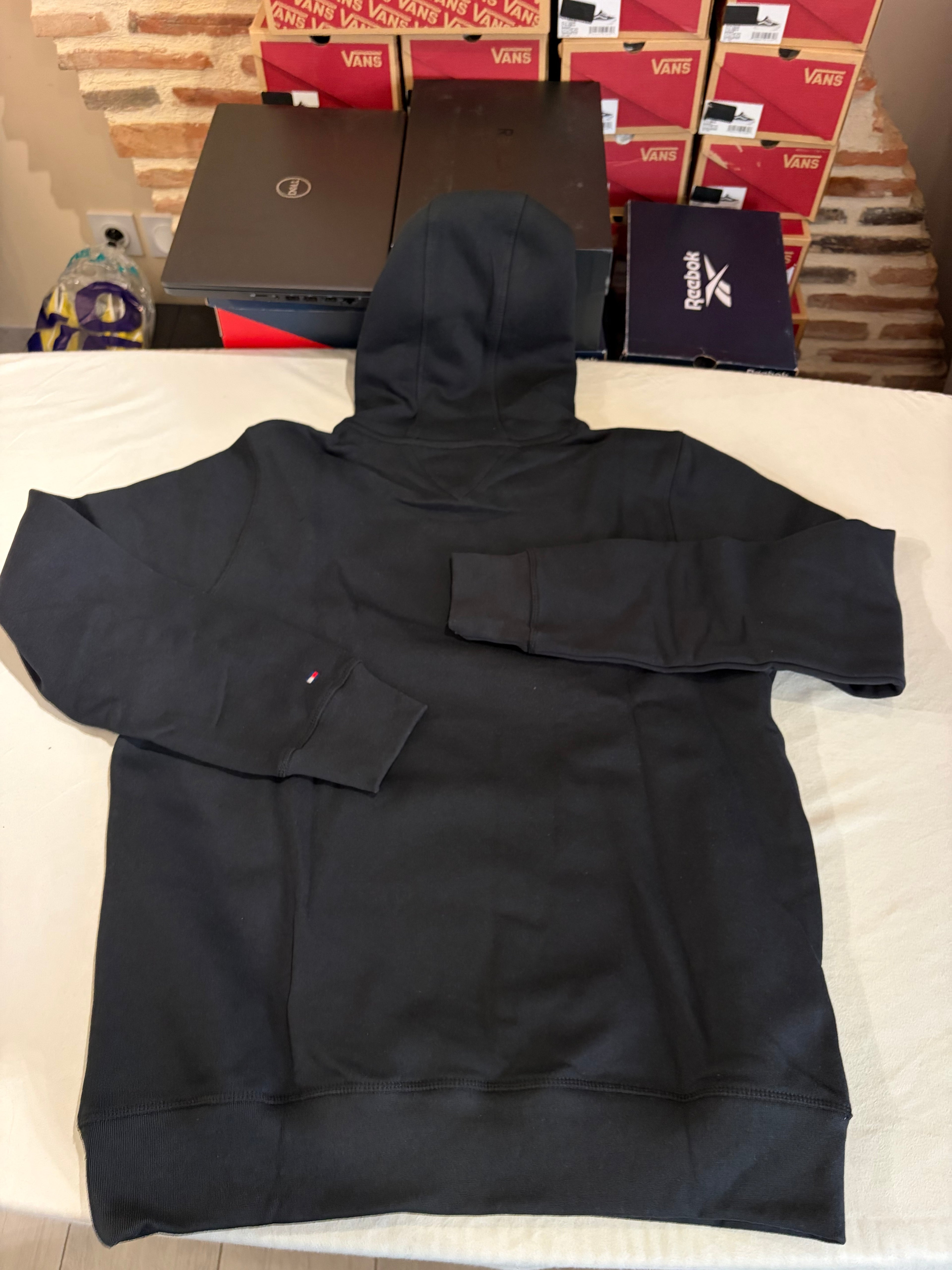 Sweat à Capuche Tommy Hilfiger Homme Noir – Logo Brodé EST. 1985 – Taille XL – Neuf