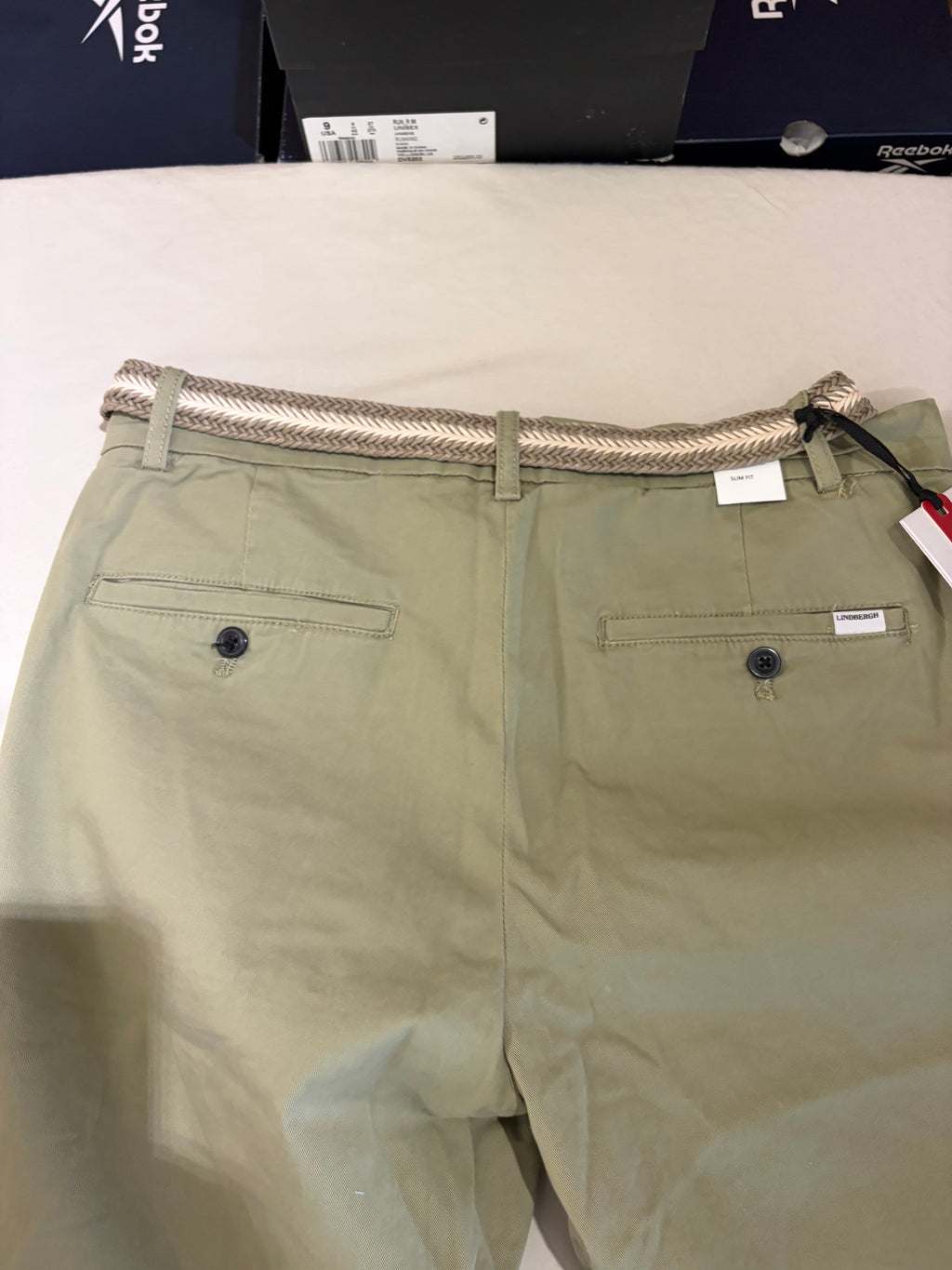 Short chino Lindbergh White Superflex vert sauge avec ceinture tressée – Taille L – Neuf