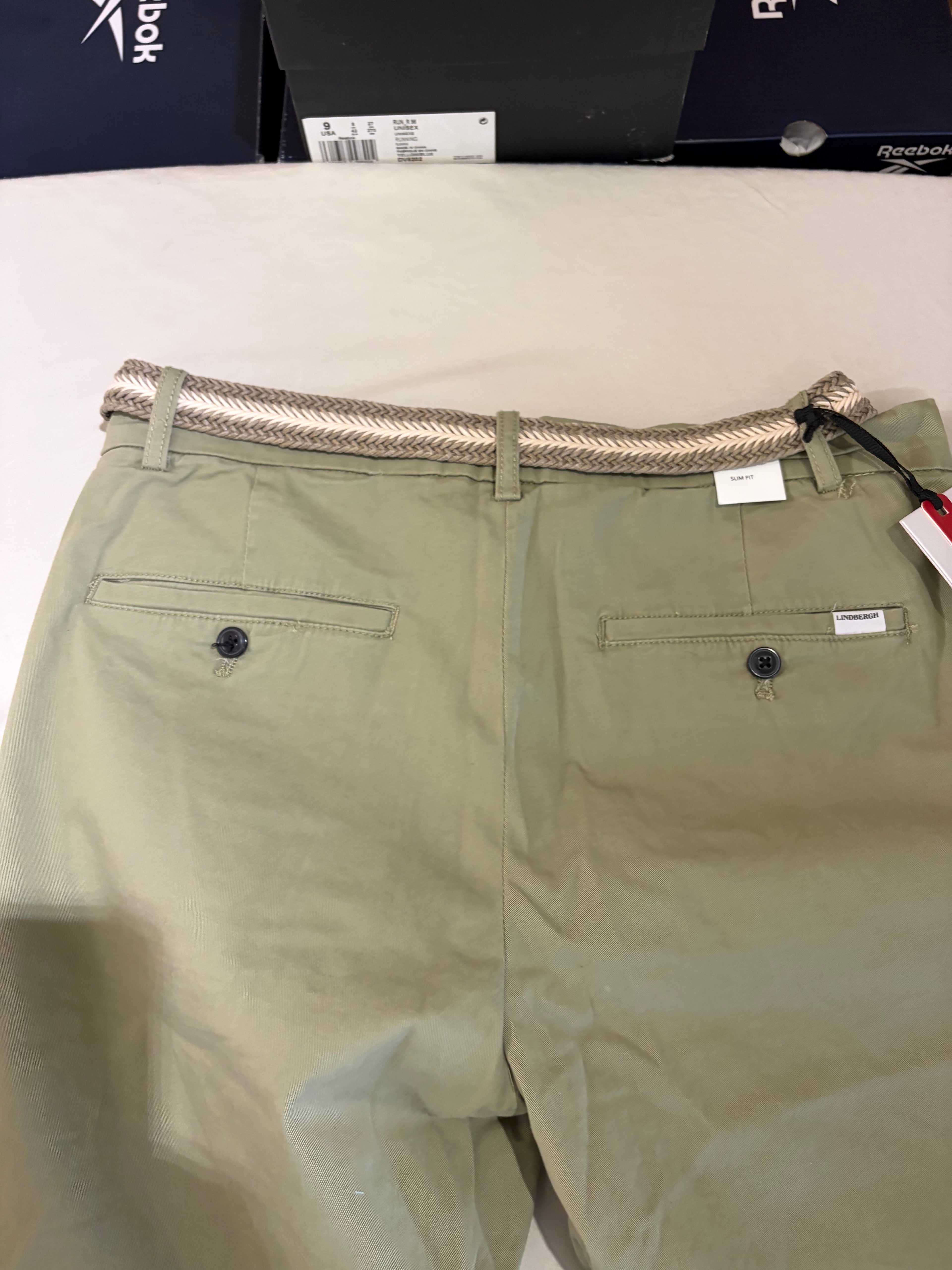 Short chino Lindbergh White Superflex vert sauge avec ceinture tressée – Taille L – Neuf