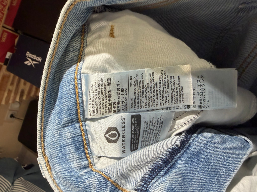 Levi's High-Waisted Mom Jeans Femme Bleu Clair 23x29 | Jean Taille Haute Neuf