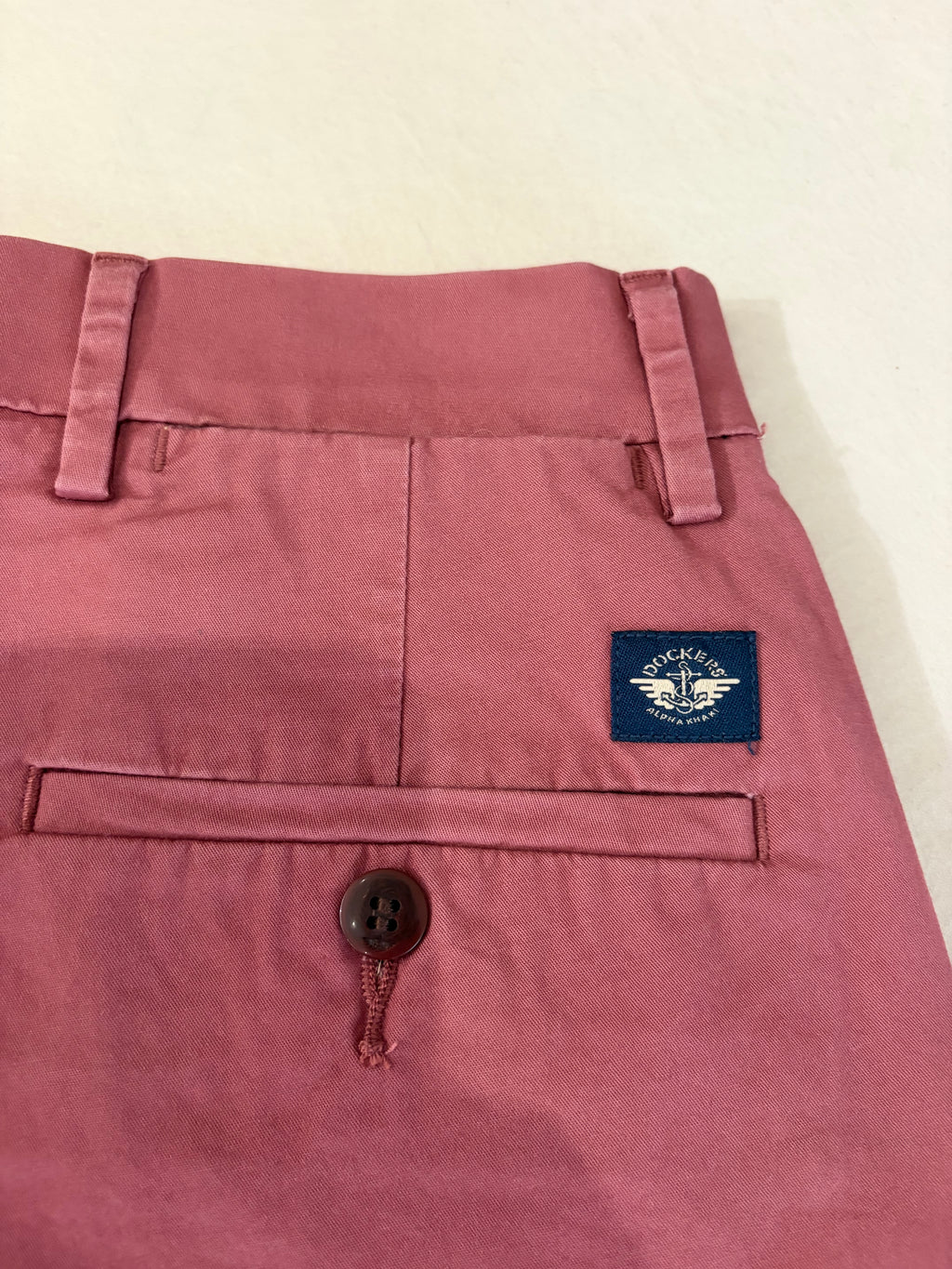 Short Chino Dockers Alpha Khakis Supreme Flex Rose Vieux Homme W29 Neuf avec Étiquette