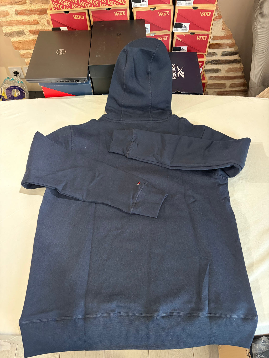 Sweat à Capuche Tommy Hilfiger Homme Bleu Marine – Logo Brodé EST. 1985 – Taille XL – Neuf