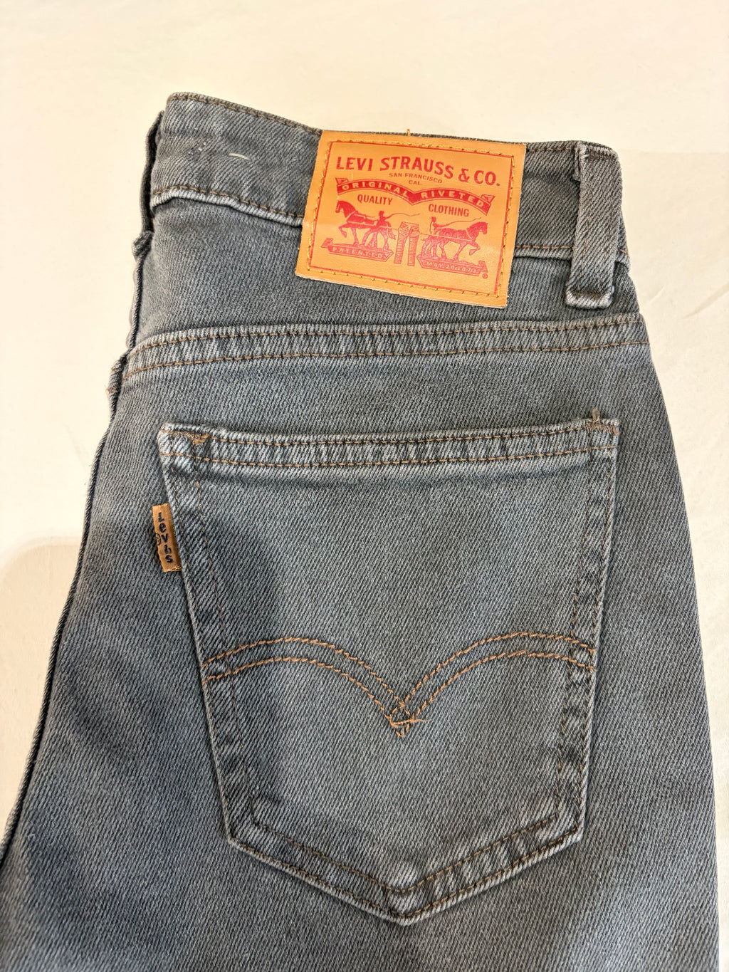 Jean Levi's® 721 Vintage High Rise Skinny Femme Gris Délavé – Taille 25 – Neuf