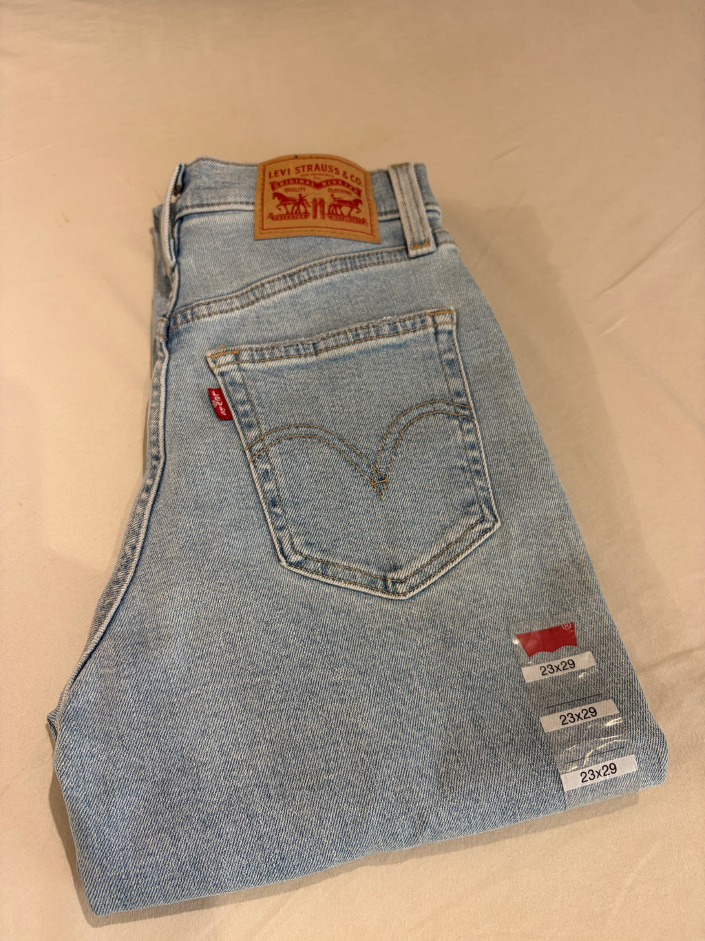 Levi's High-Waisted Mom Jeans Femme Bleu Clair 23x29 | Jean Taille Haute Neuf