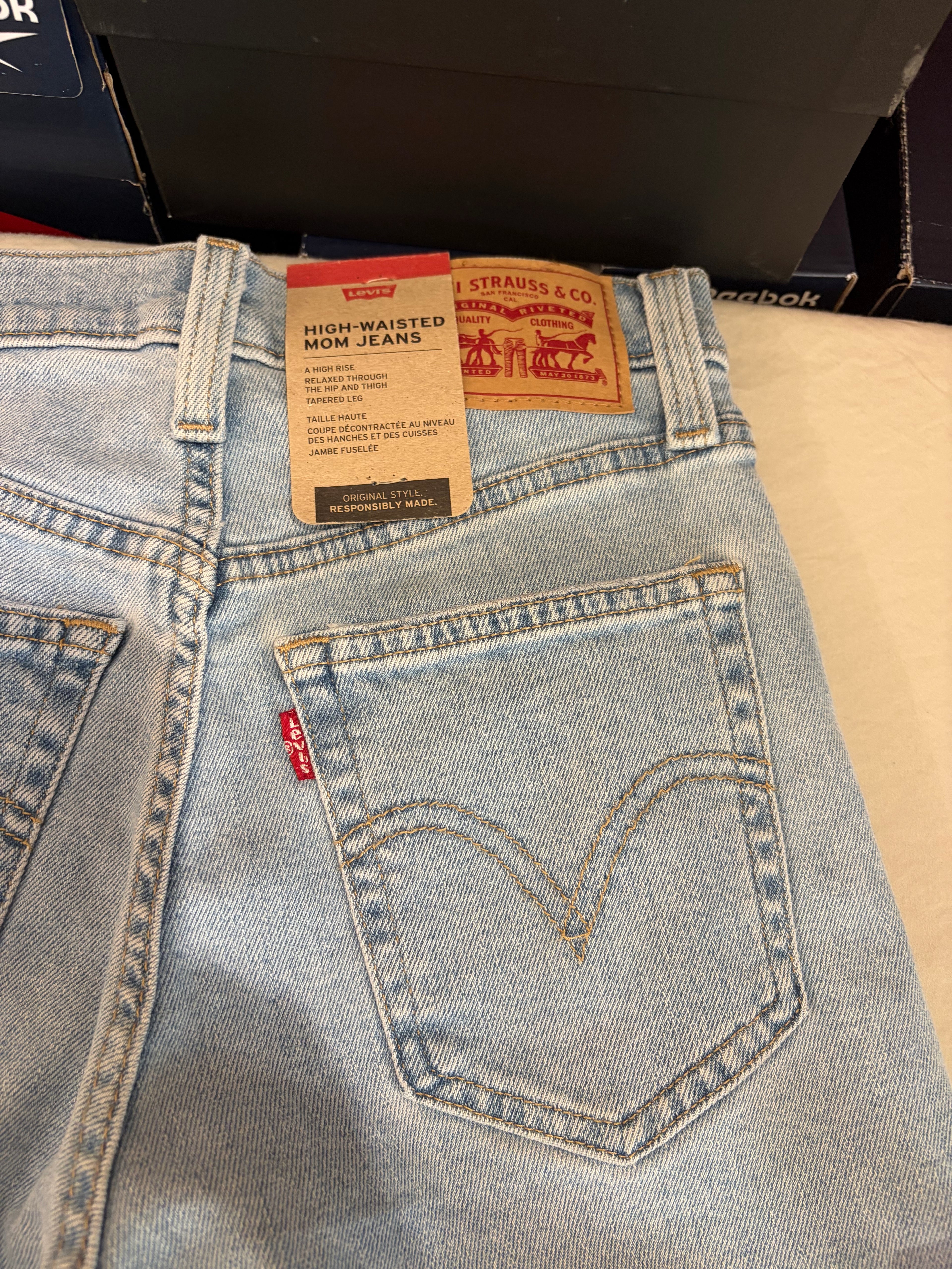 Levi's High-Waisted Mom Jeans Femme Bleu Clair 24x27 | Jean Taille Haute Neuf