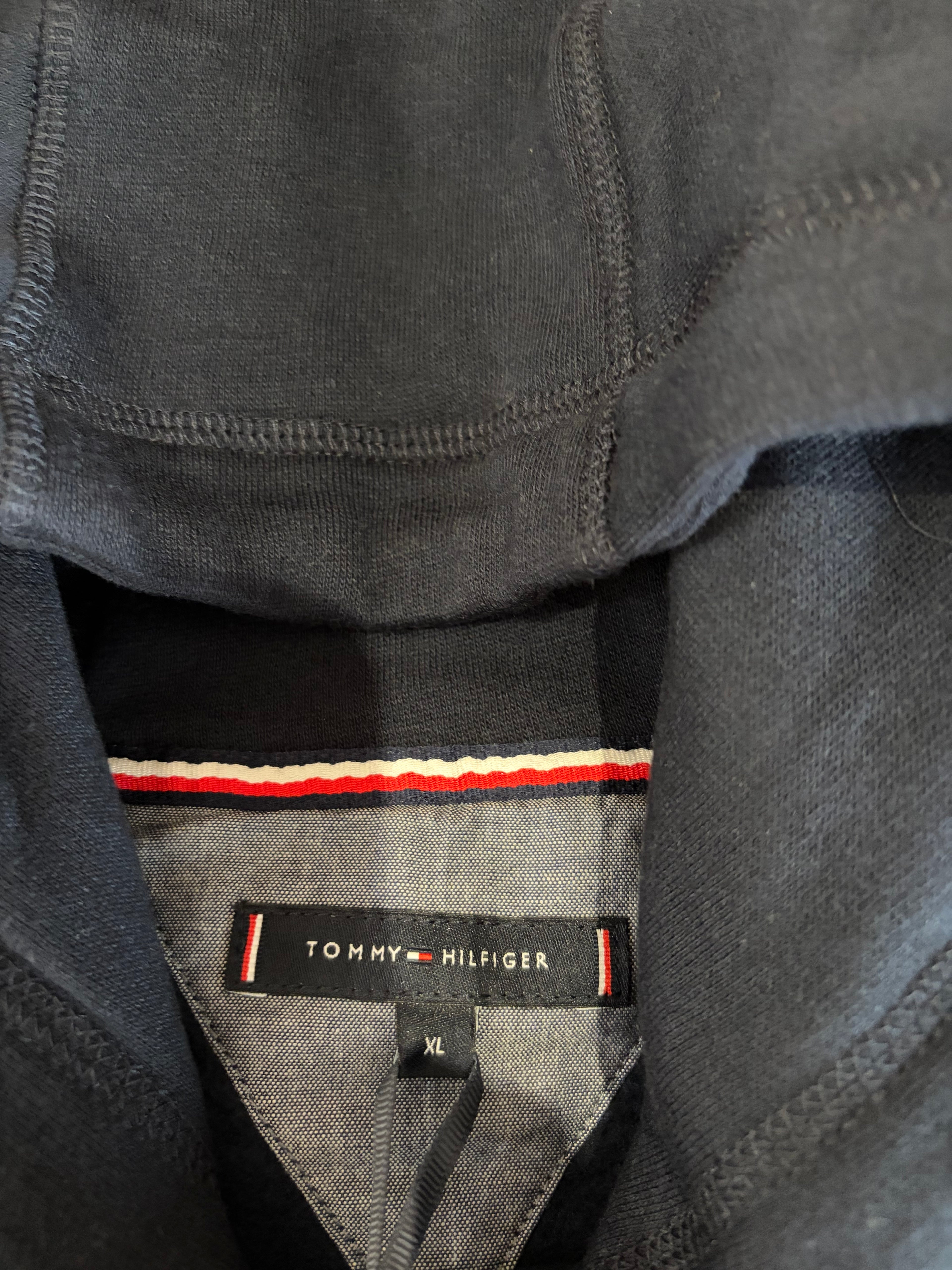 Sweat à Capuche Tommy Hilfiger Homme Bleu Marine – Logo Brodé EST. 1985 – Taille XL – Neuf