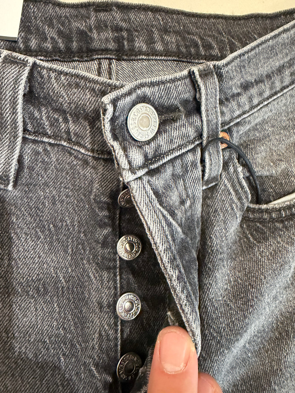 Jean Levi's® 501® Original Femme Gris Délavé – Taille W27 L32 – Neuf avec Étiquette