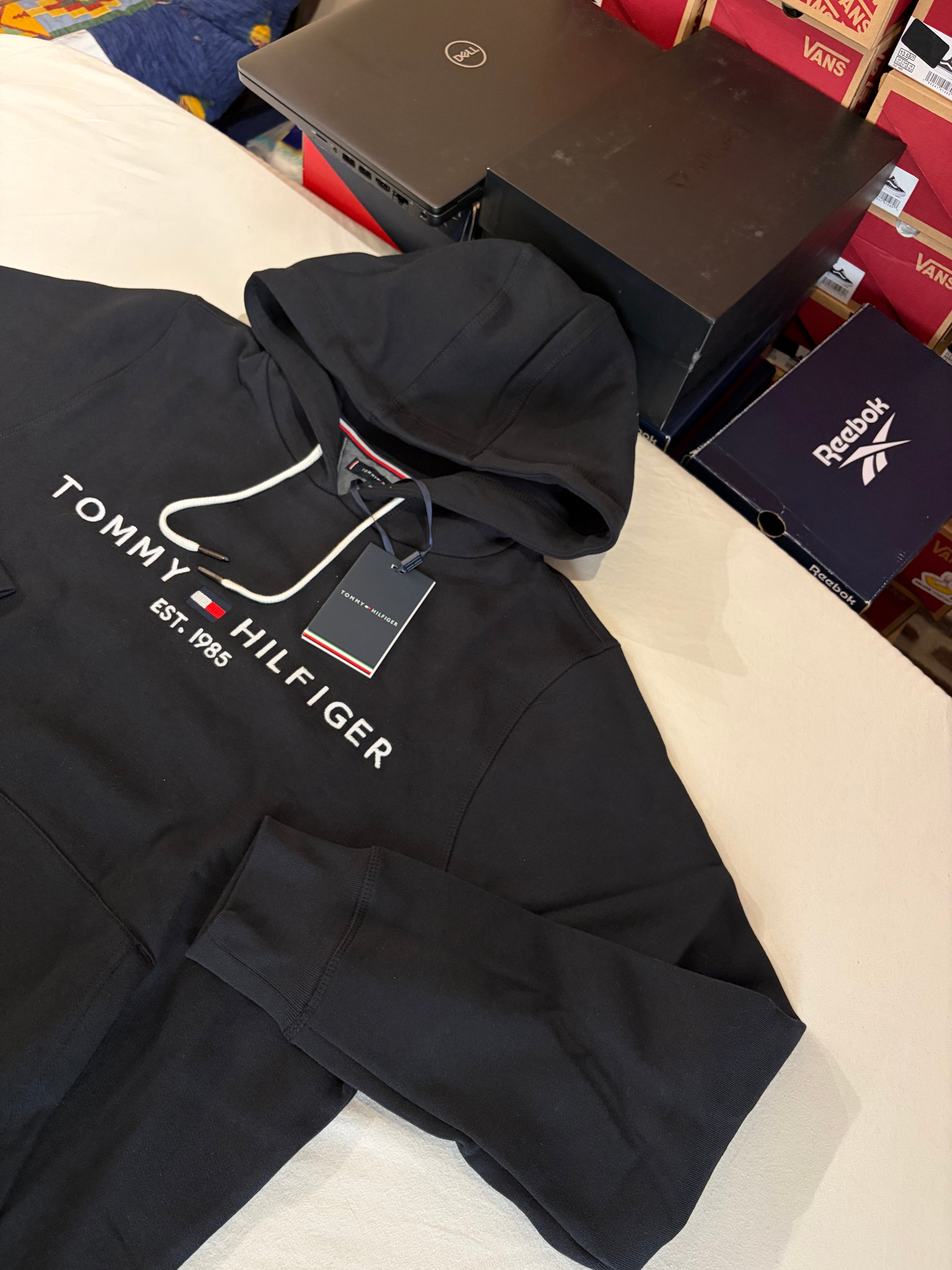 Sweat à Capuche Tommy Hilfiger Homme Noir – Logo Brodé EST. 1985 – Taille XL – Neuf