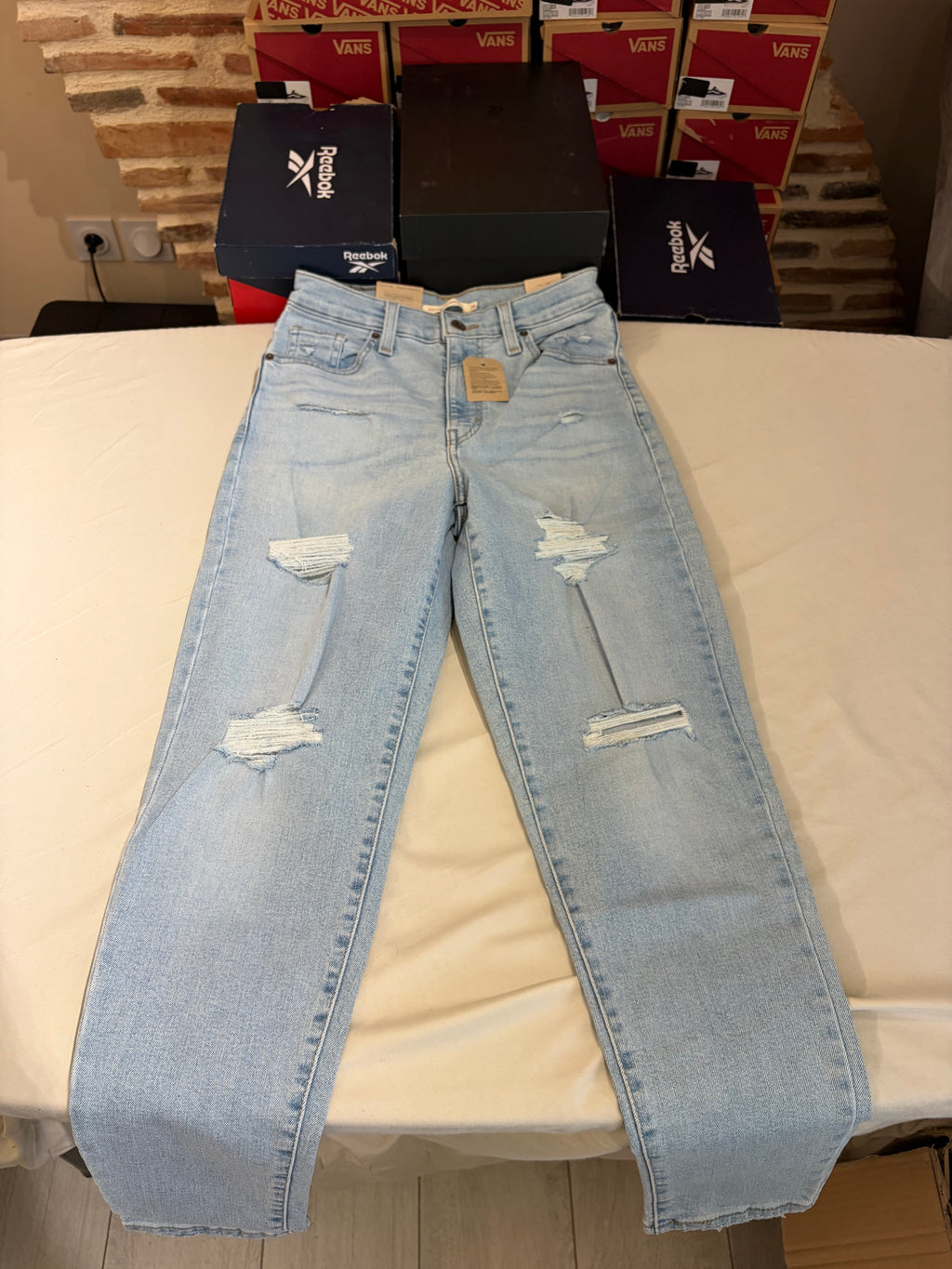 Jean Levi's® High Waisted Mom Femme Bleu Clair – Taille W26 – Neuf avec Étiquette