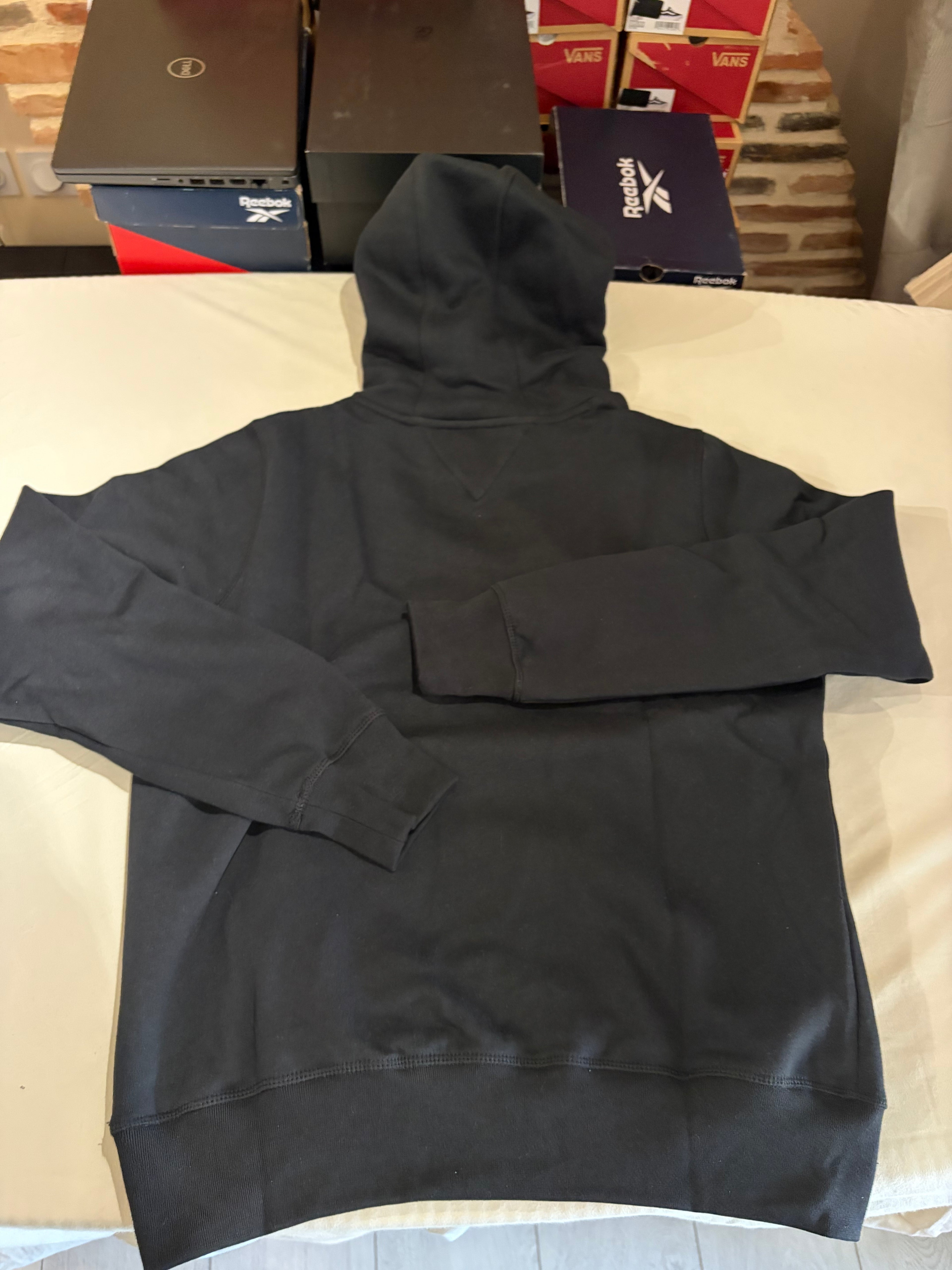 Sweat à capuche Tommy Hilfiger Logo Noir Homme – Taille M – Neuf avec étiquette