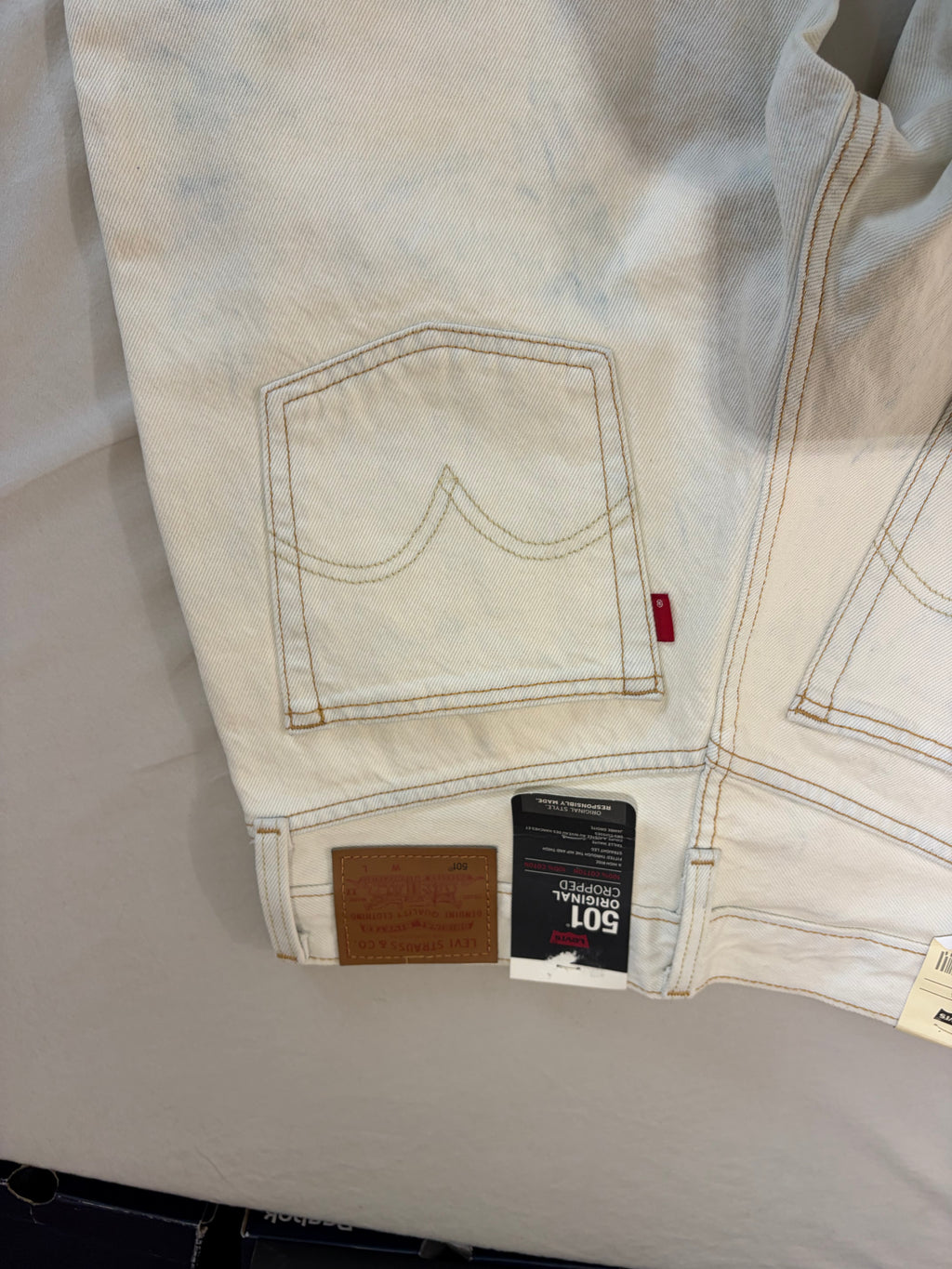 Jean Levi's® 501® Original Cropped Femme Écru – Taille W26 L26 – Neuf avec Étiquette