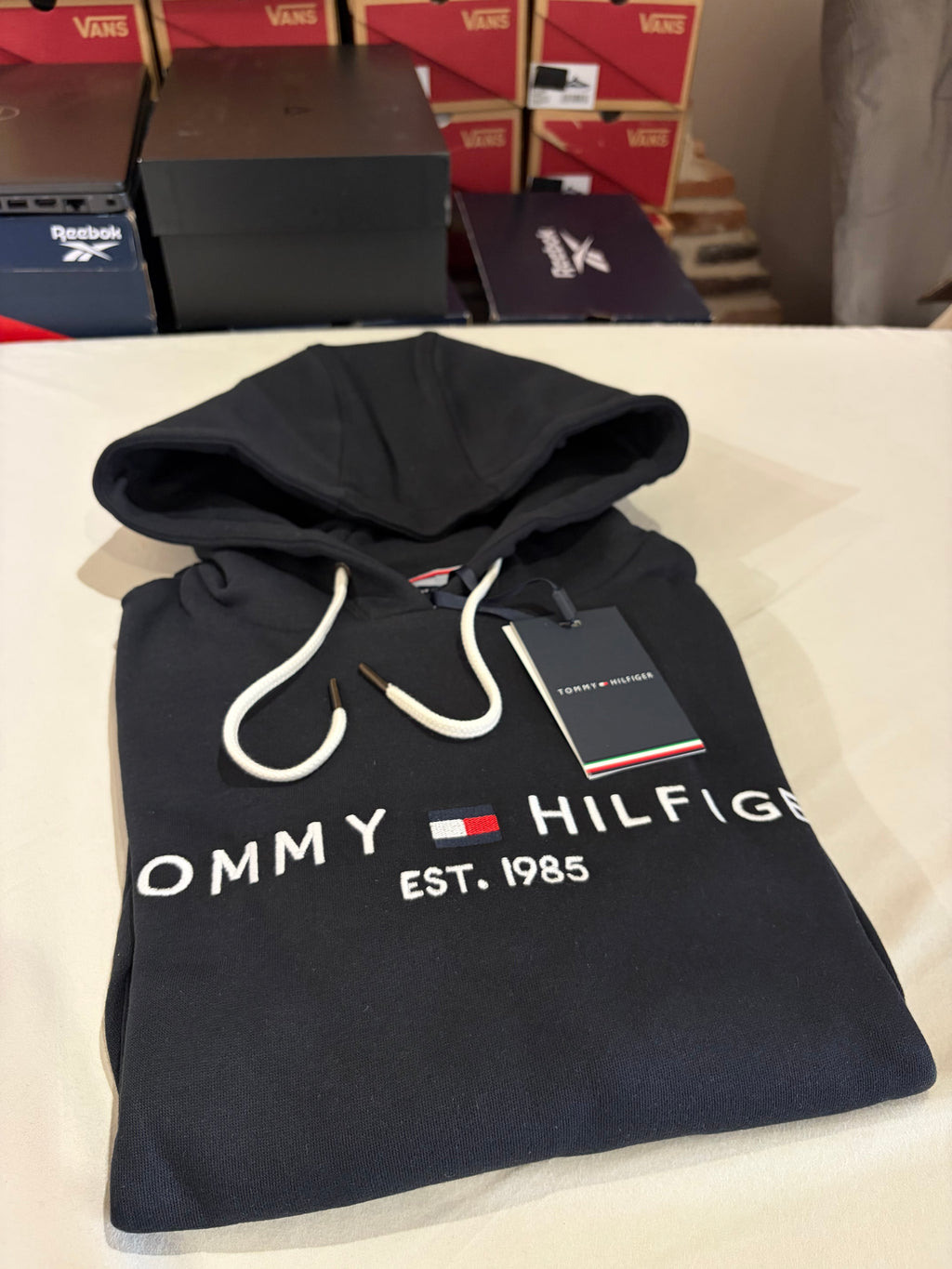 Sweat à capuche Tommy Hilfiger Logo Noir Homme – Taille M – Neuf avec étiquette