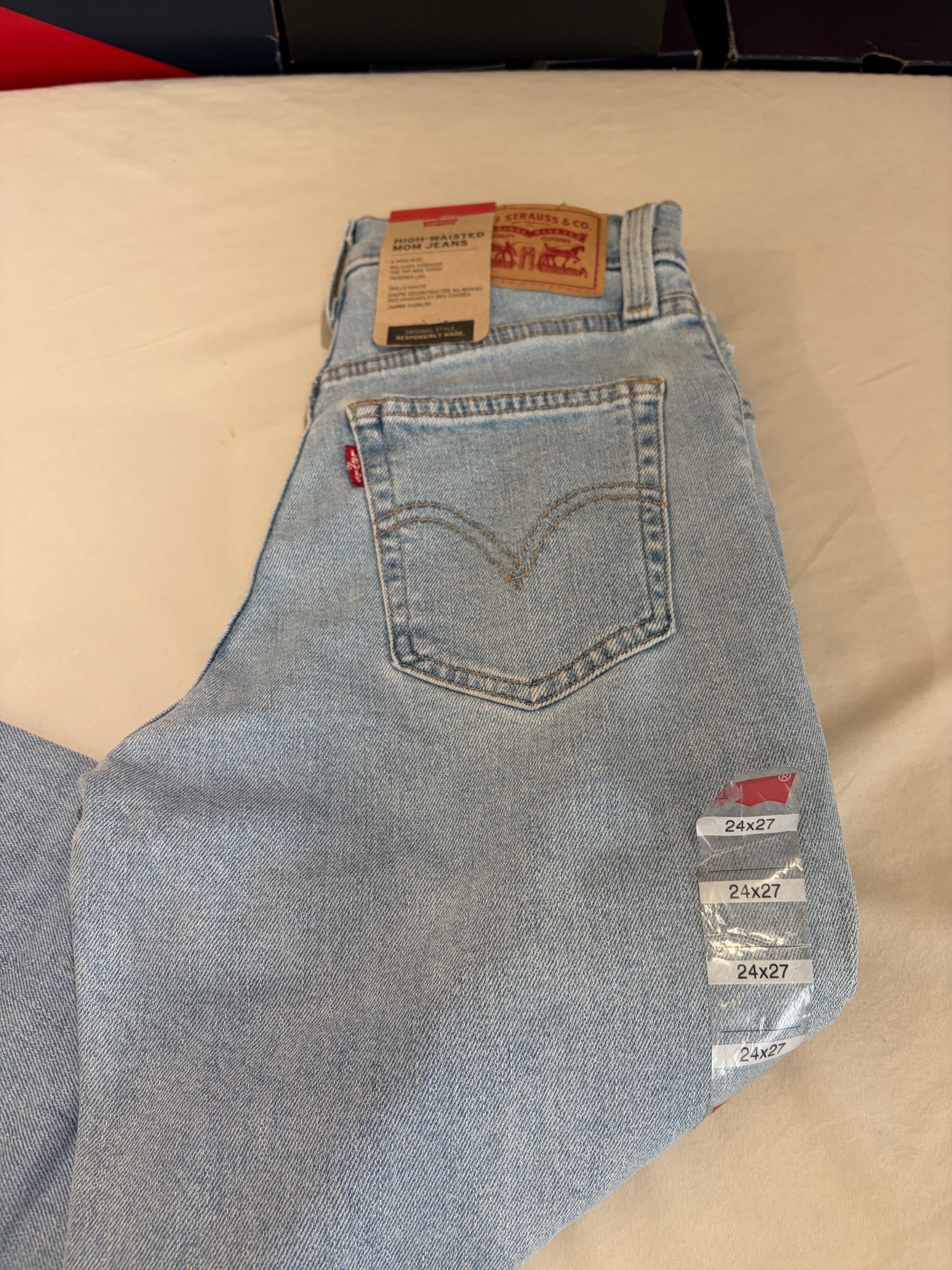 Levi's High-Waisted Mom Jeans Femme Bleu Clair 24x27 | Jean Taille Haute Neuf