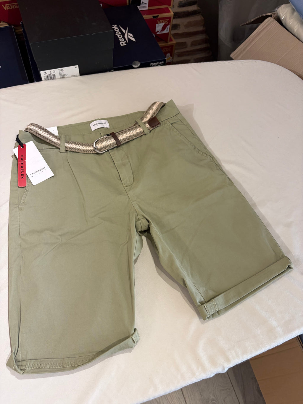 Short chino Lindbergh White Superflex vert sauge avec ceinture tressée – Taille L – Neuf