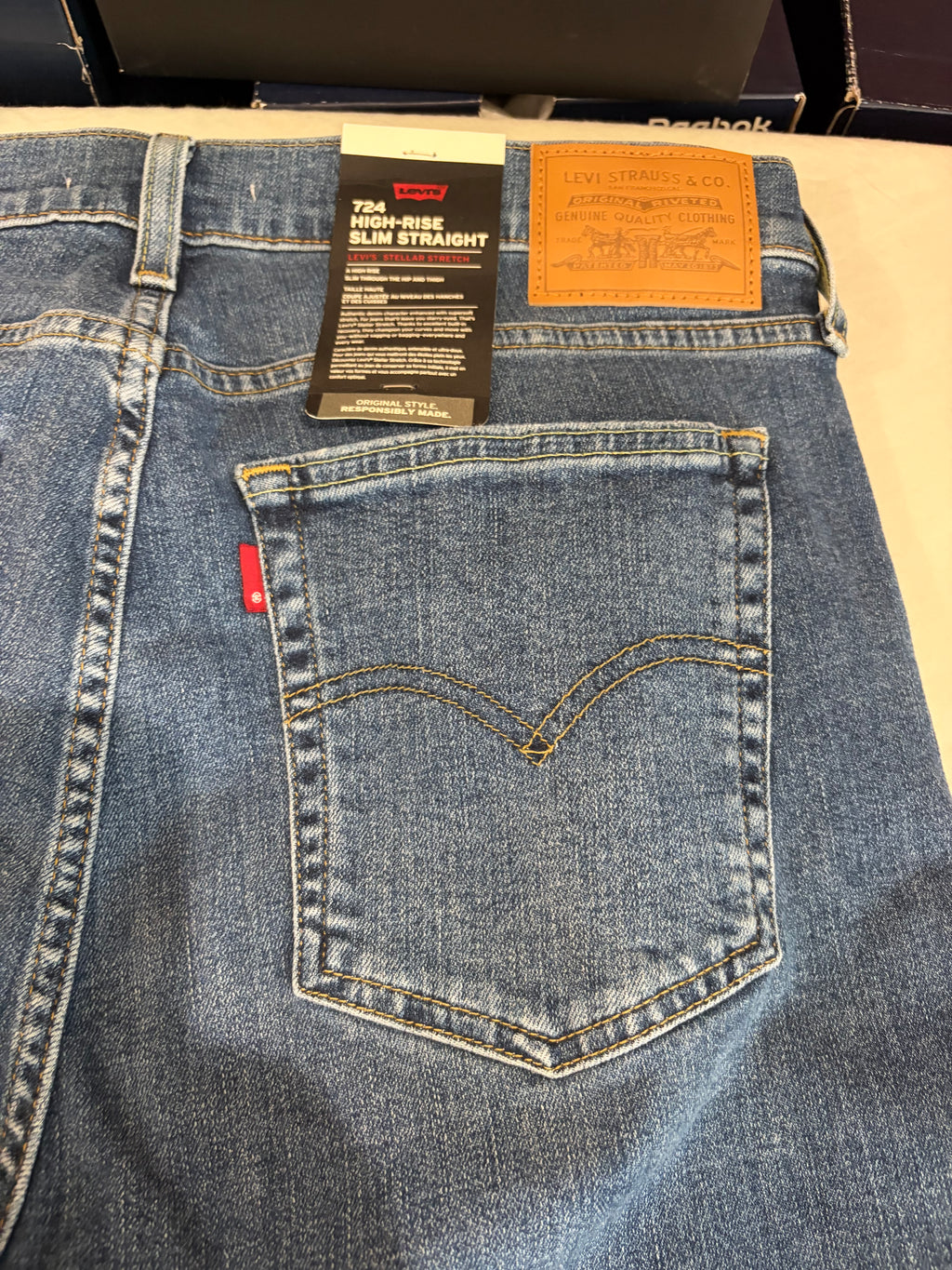 Jean Levi's® 724 High-Rise Slim Straight Femme Bleu Denim – Taille 32 – Neuf avec Étiquette