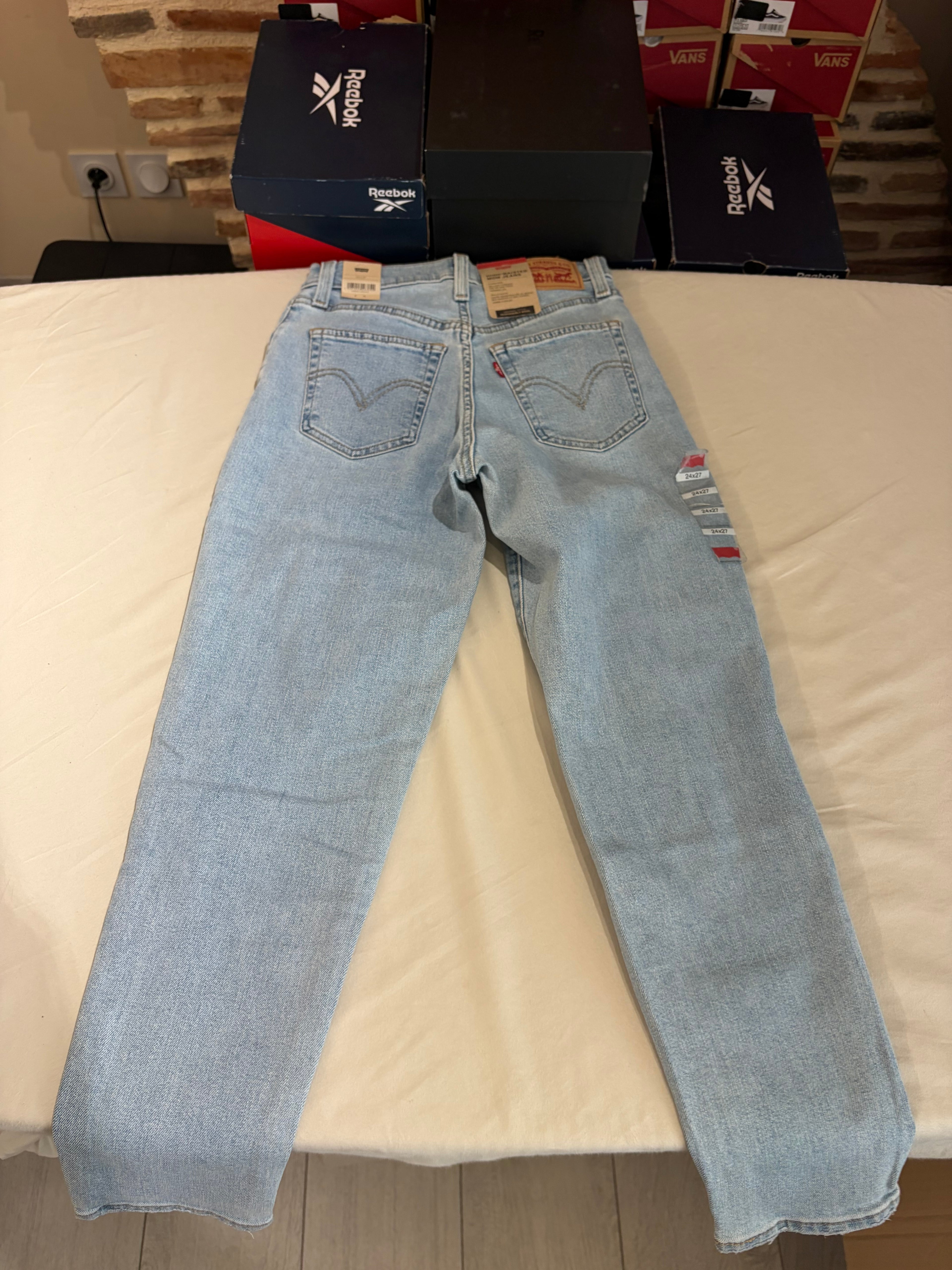 Levi's High-Waisted Mom Jeans Femme Bleu Clair 24x27 | Jean Taille Haute Neuf