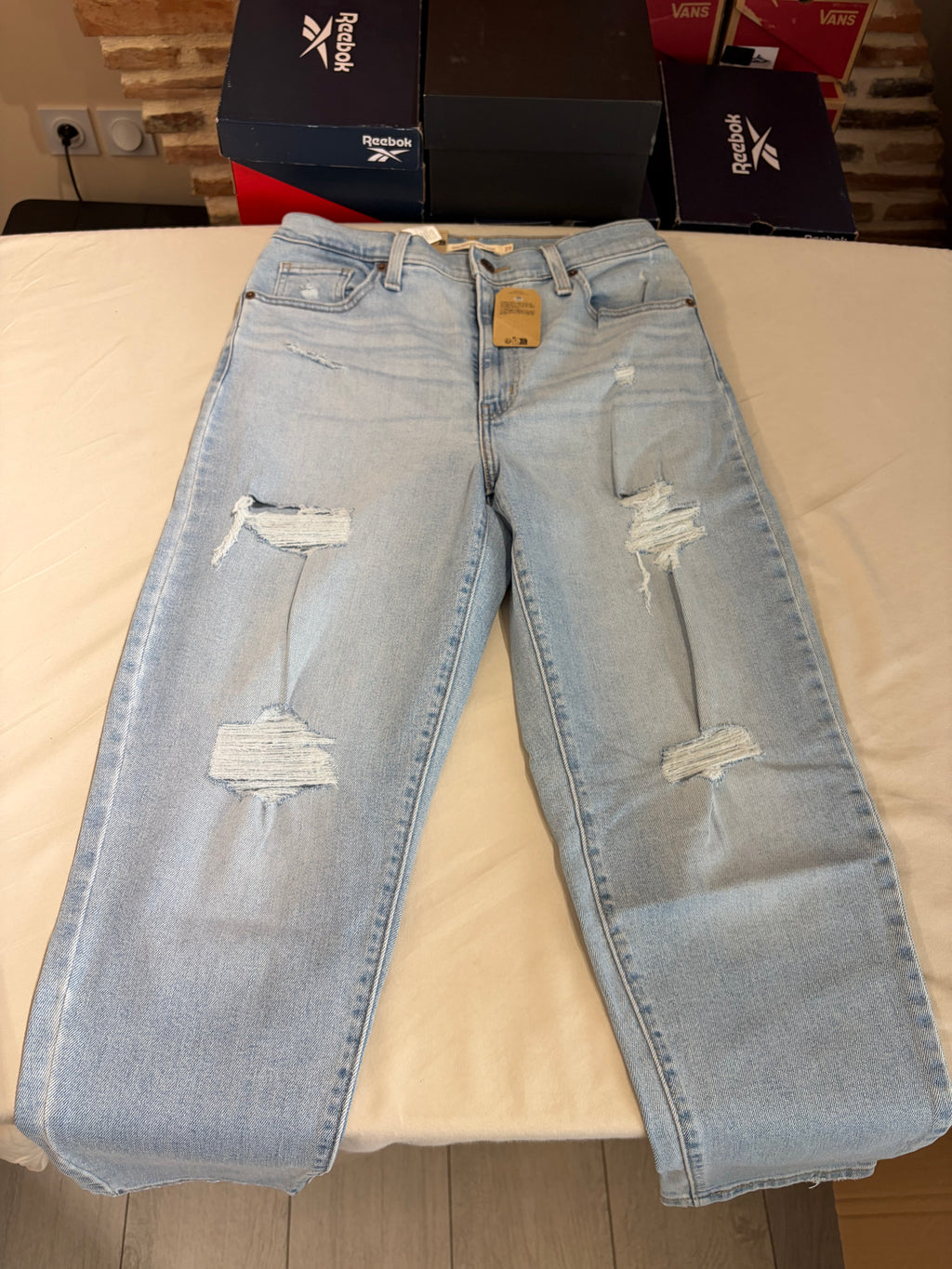 Jean Levi's® High-Waisted Mom Jeans Femme Bleu Denim Clair – Taille W29 L27 – Neuf avec Étiquette