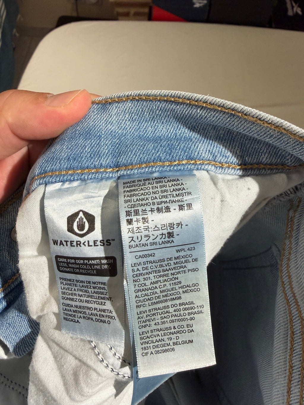 Jean Levi's® High Waisted Mom Femme Bleu Clair – Taille W26 – Neuf avec Étiquette