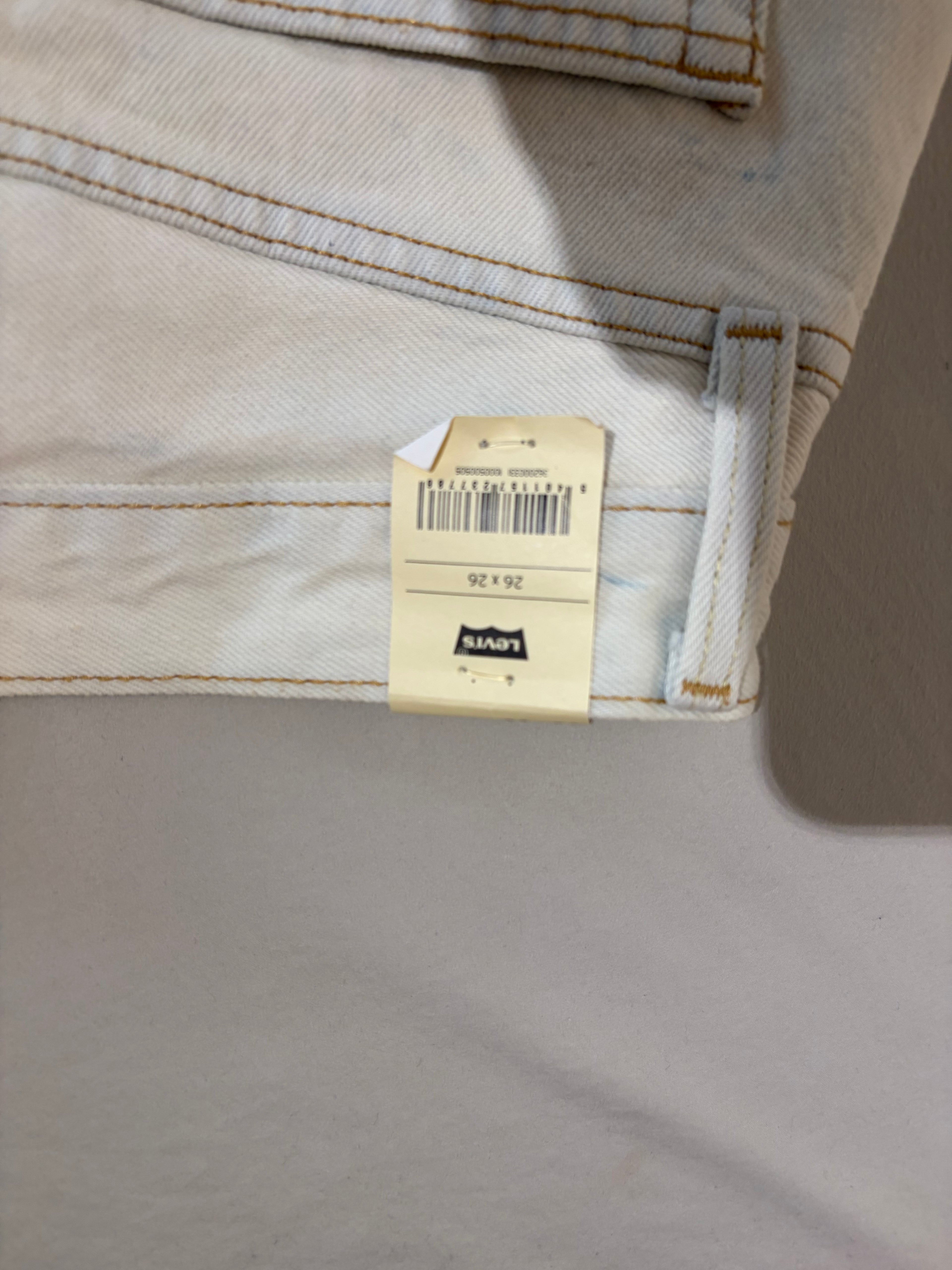 Jean Levi's® 501® Original Cropped Femme Écru – Taille W26 L26 – Neuf avec Étiquette